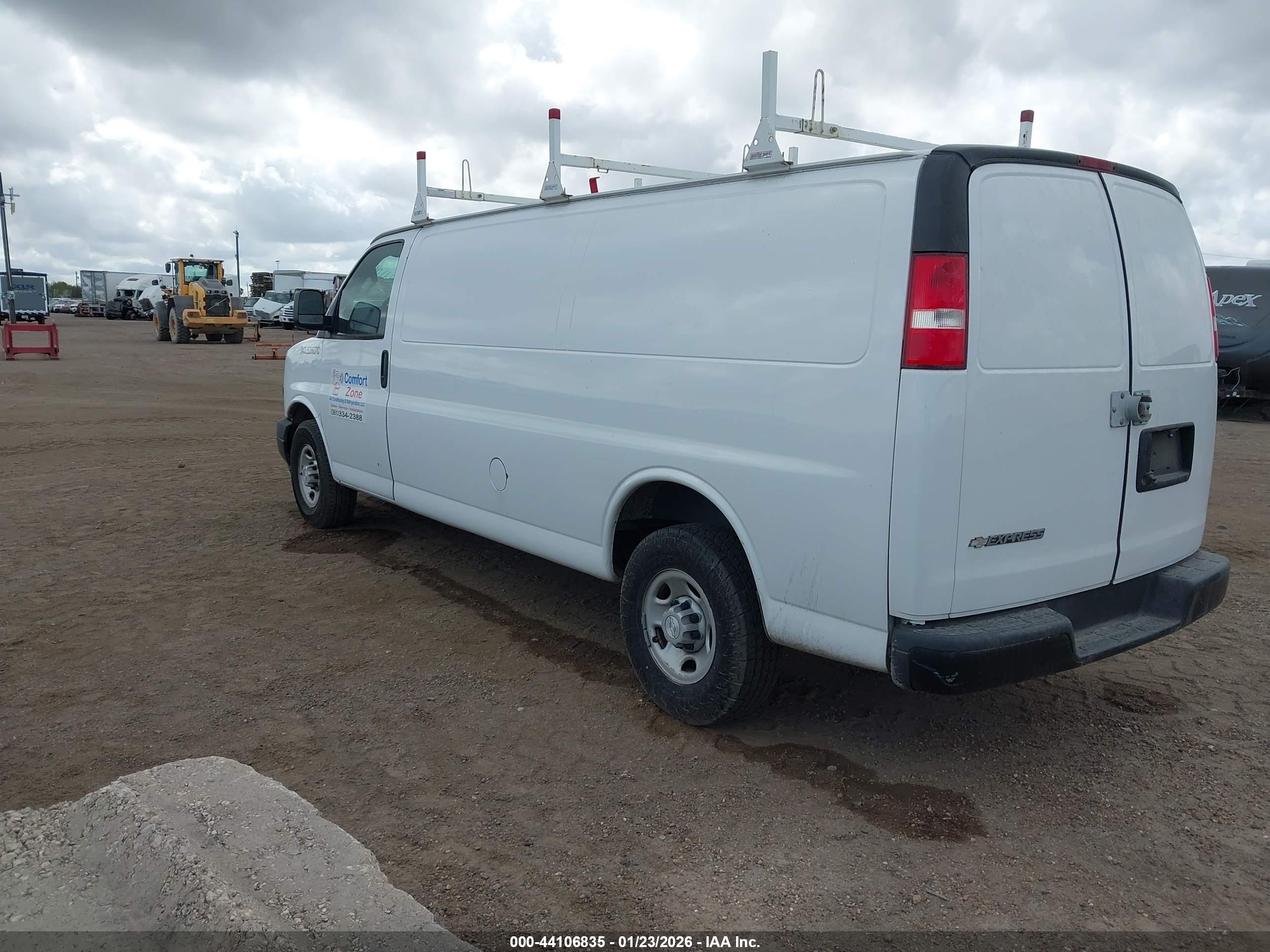 CHEVROLET EXPRESS image 3