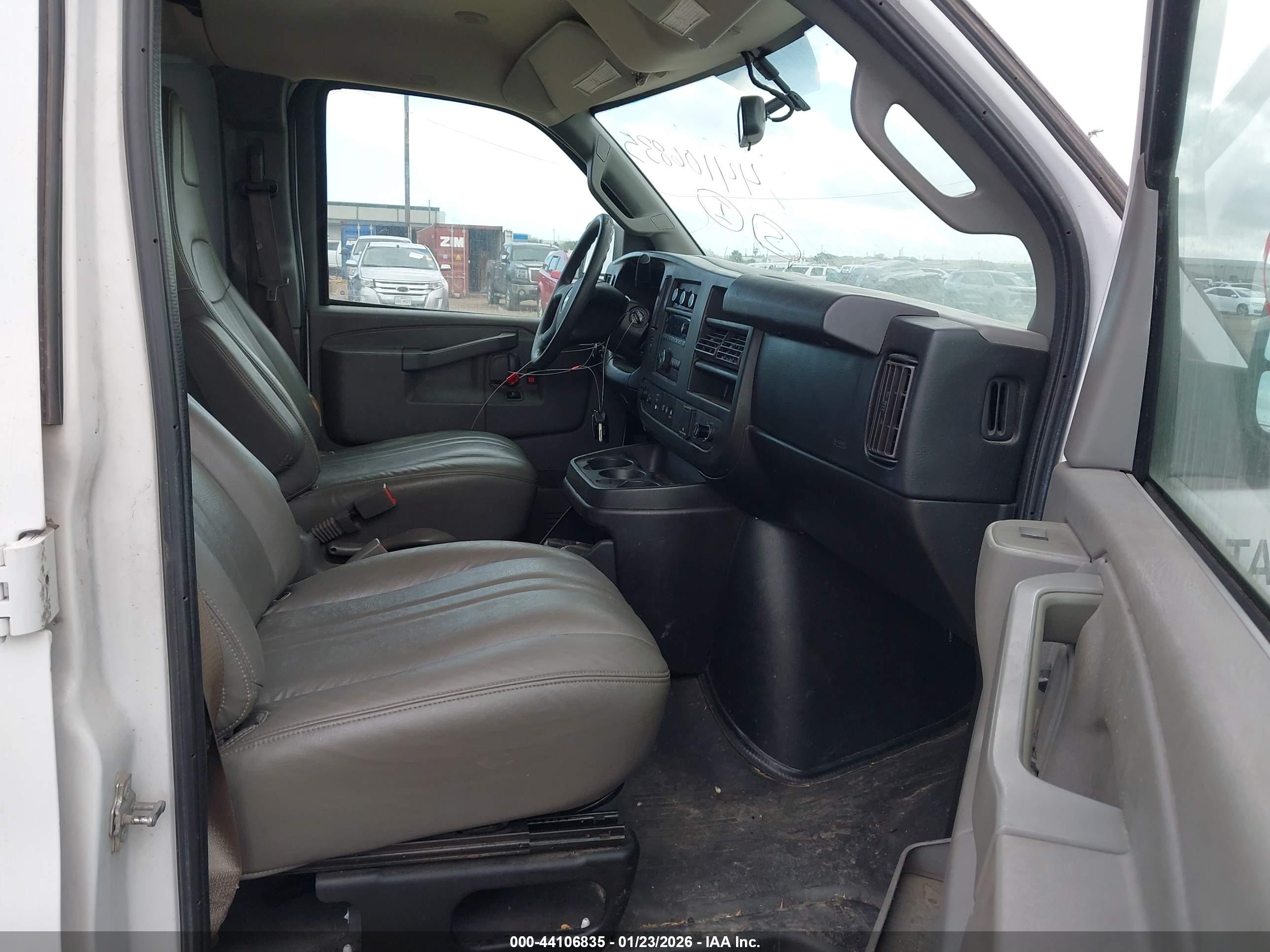 CHEVROLET EXPRESS image 5