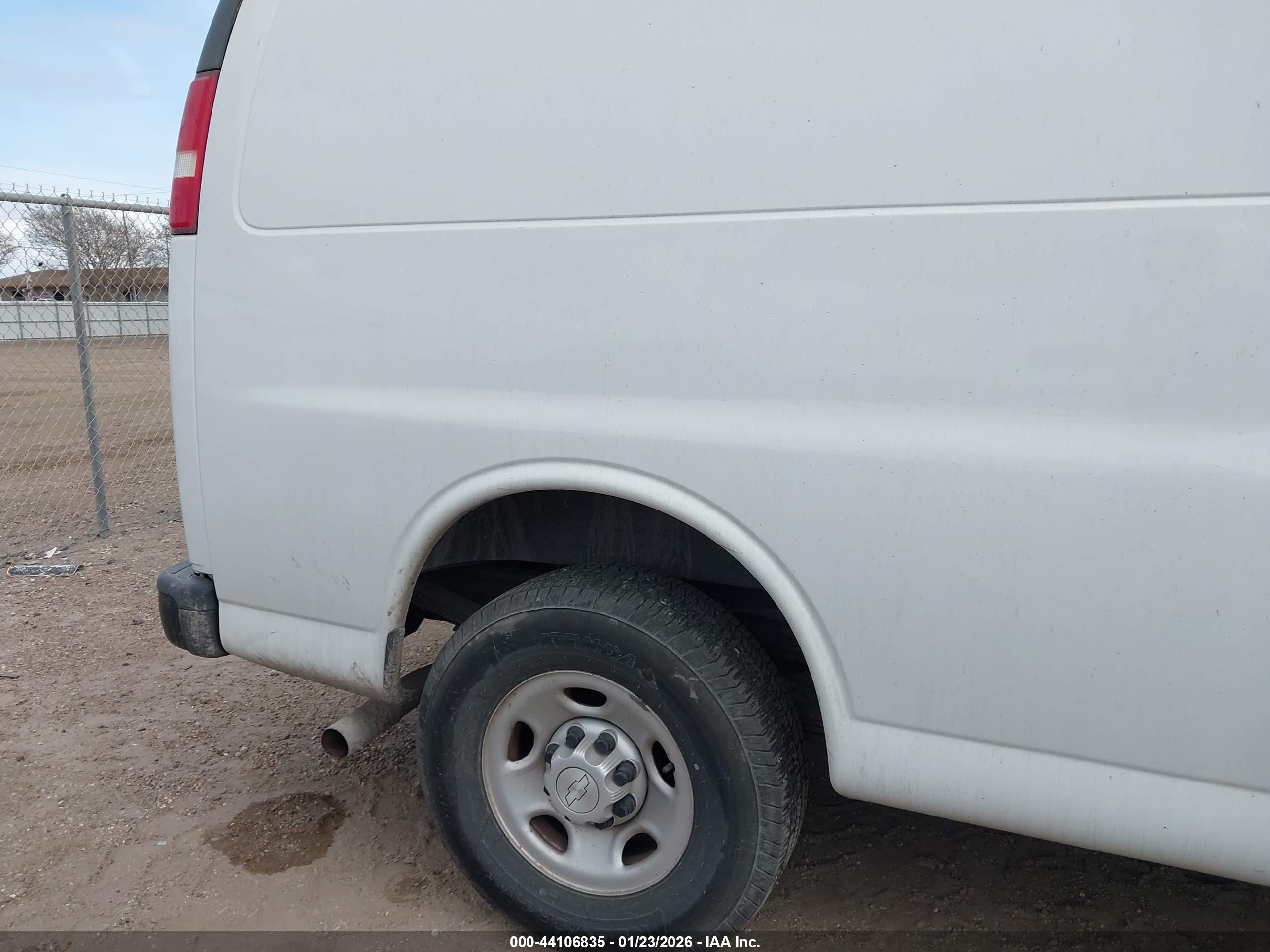 CHEVROLET EXPRESS image 6