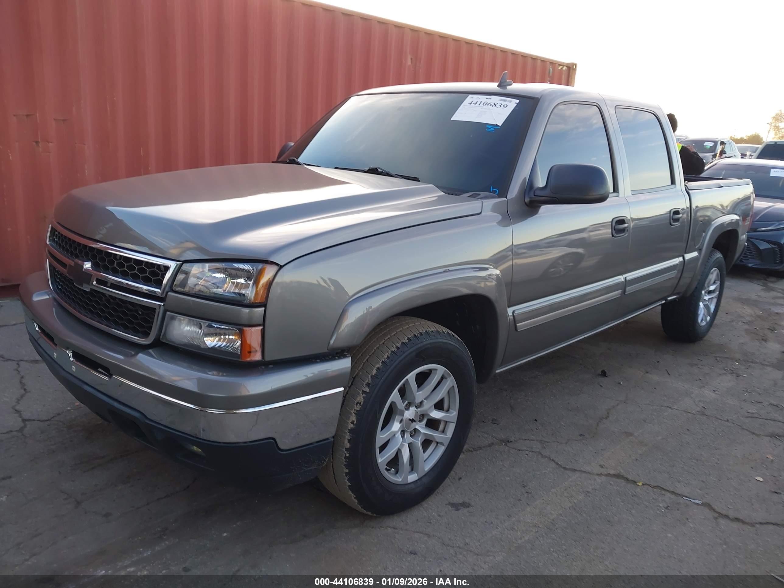 CHEVROLET SILVERADO image 2
