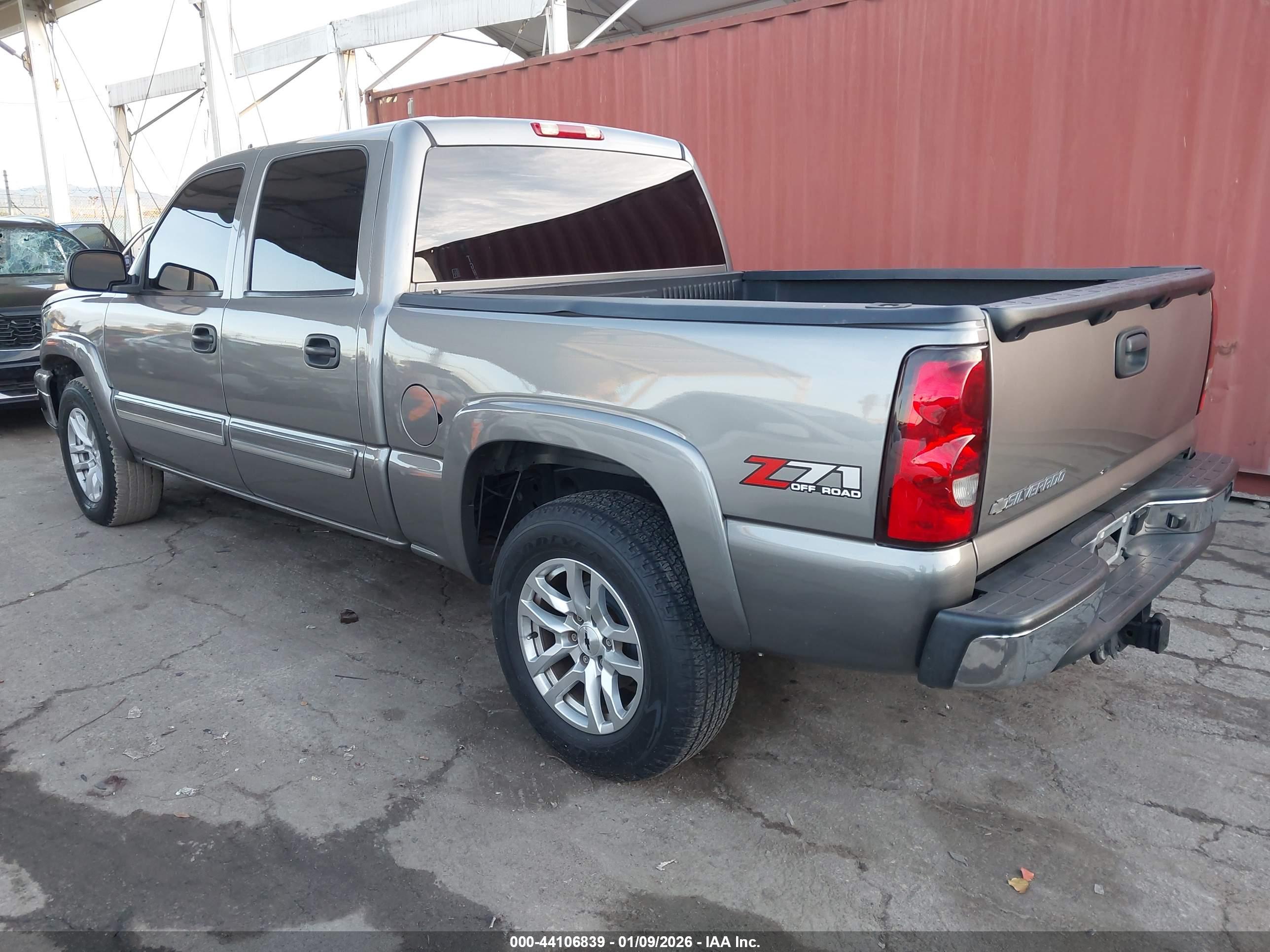 CHEVROLET SILVERADO image 3