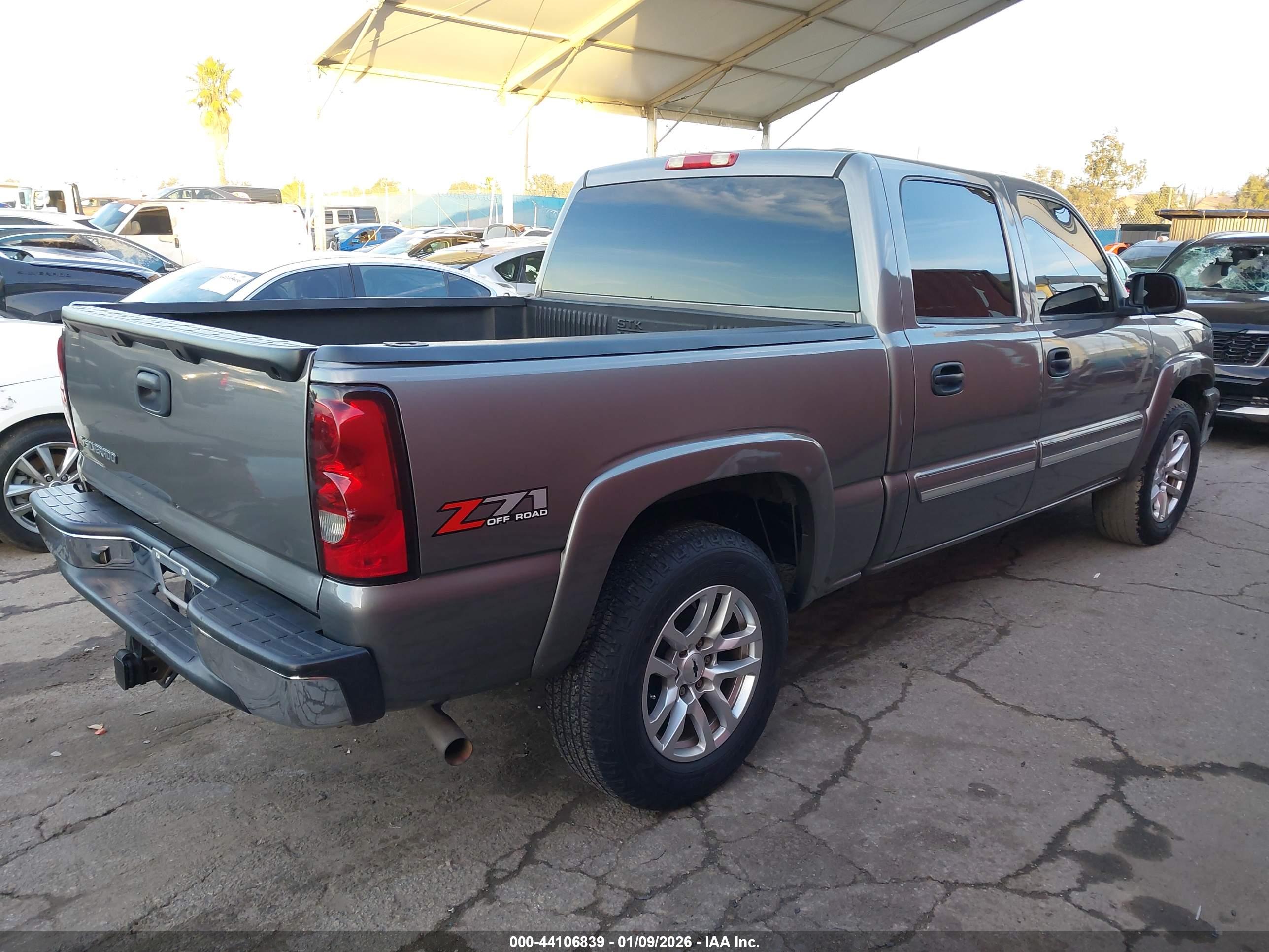 CHEVROLET SILVERADO image 4