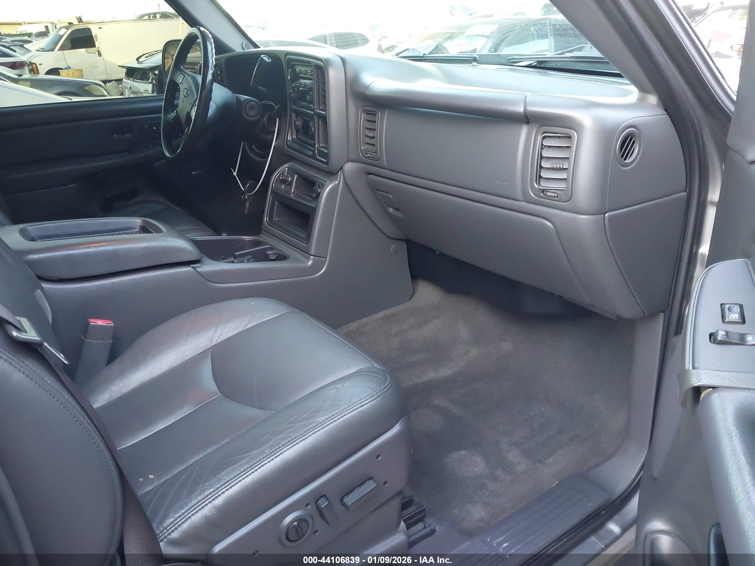 CHEVROLET SILVERADO image 5