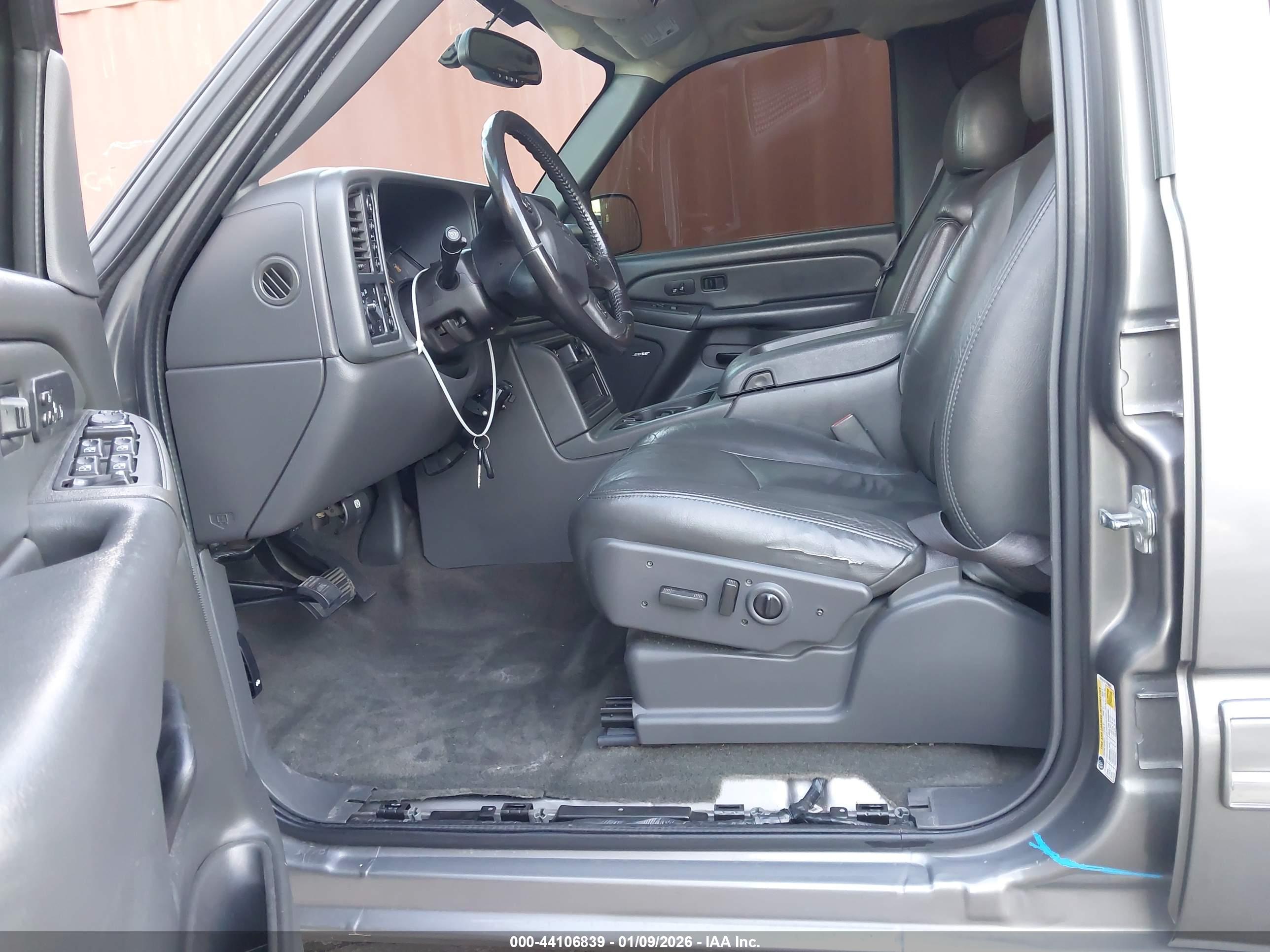 CHEVROLET SILVERADO image 6