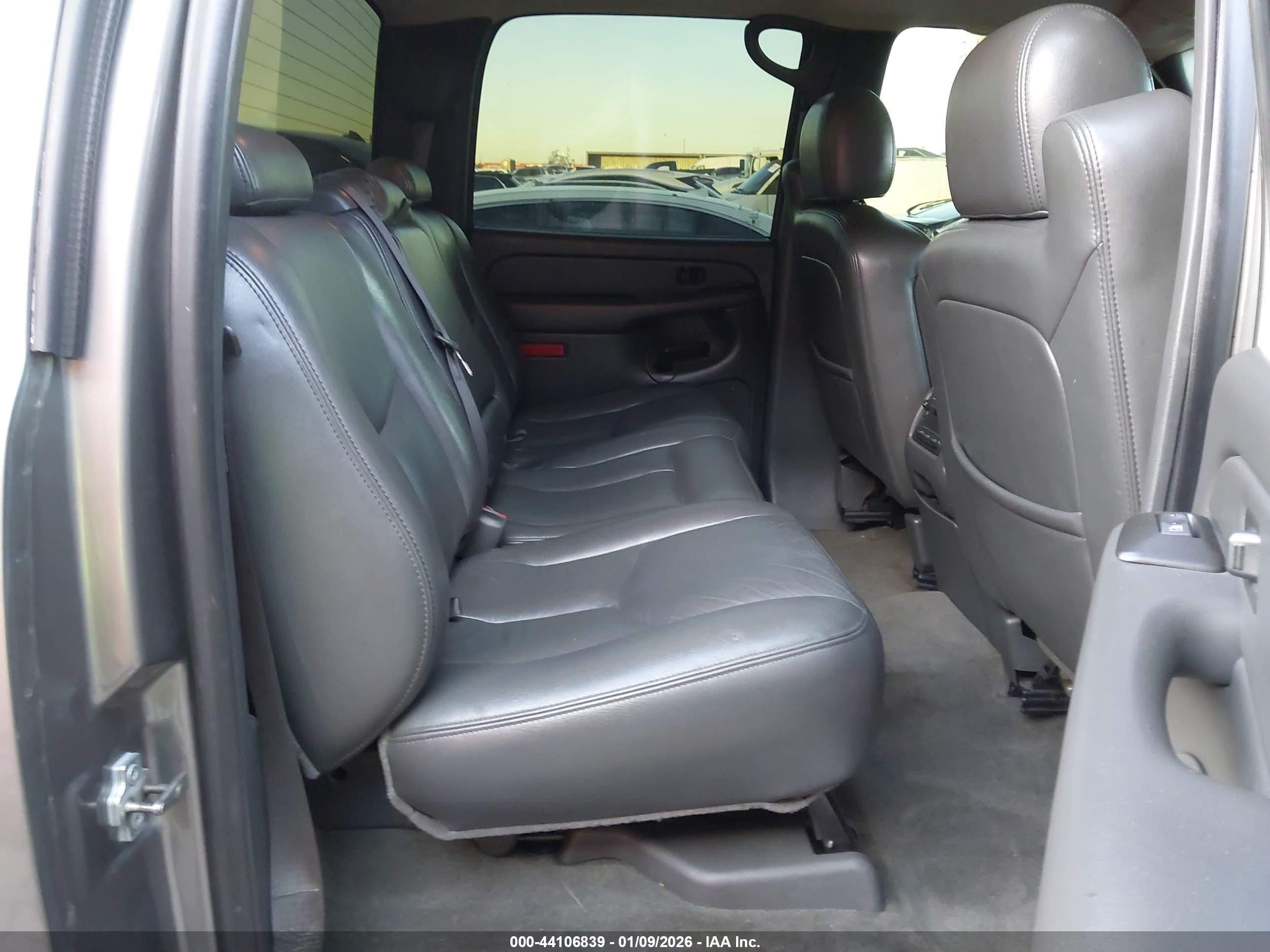 CHEVROLET SILVERADO image 8