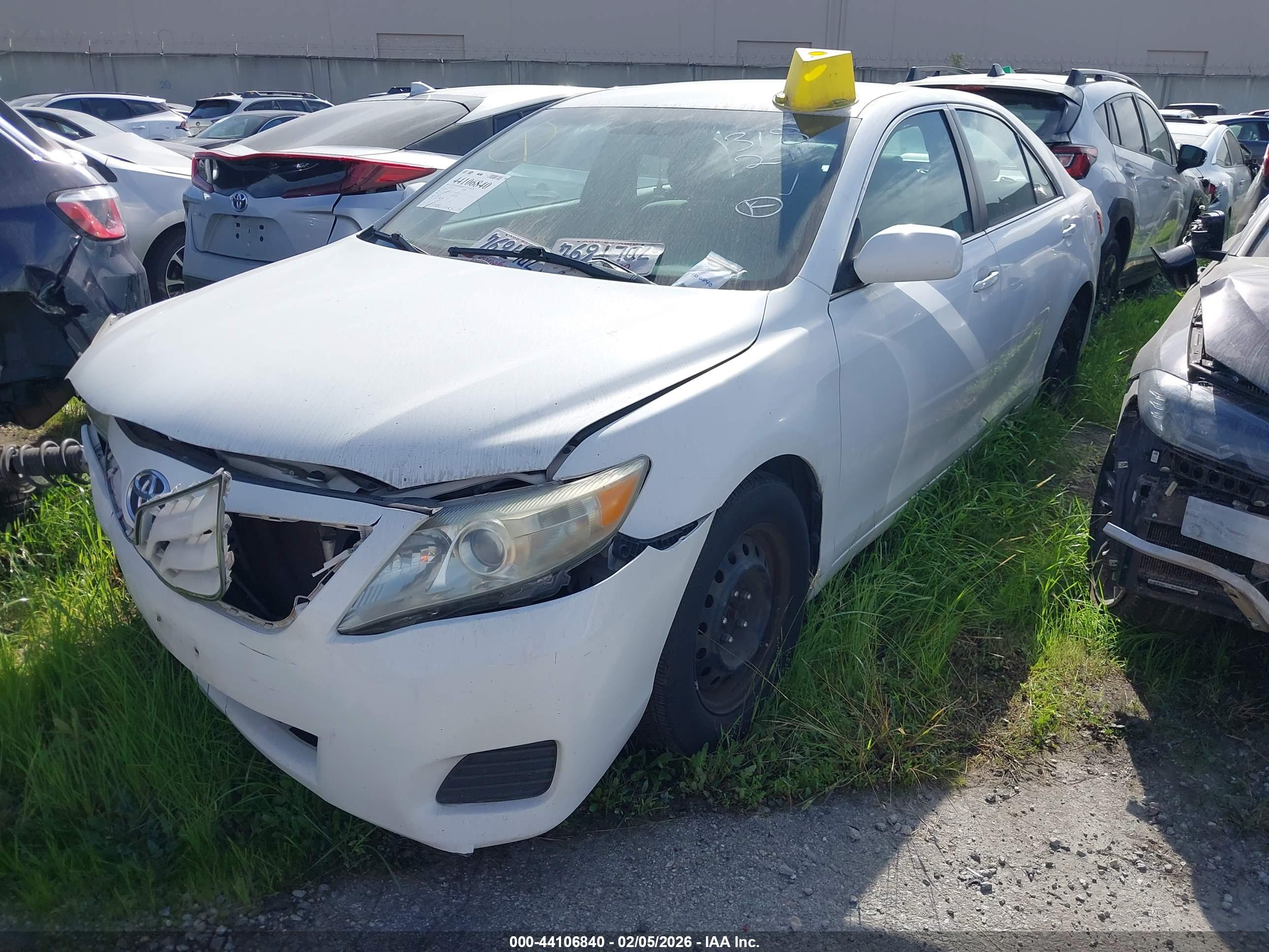 TOYOTA CAMRY image 2