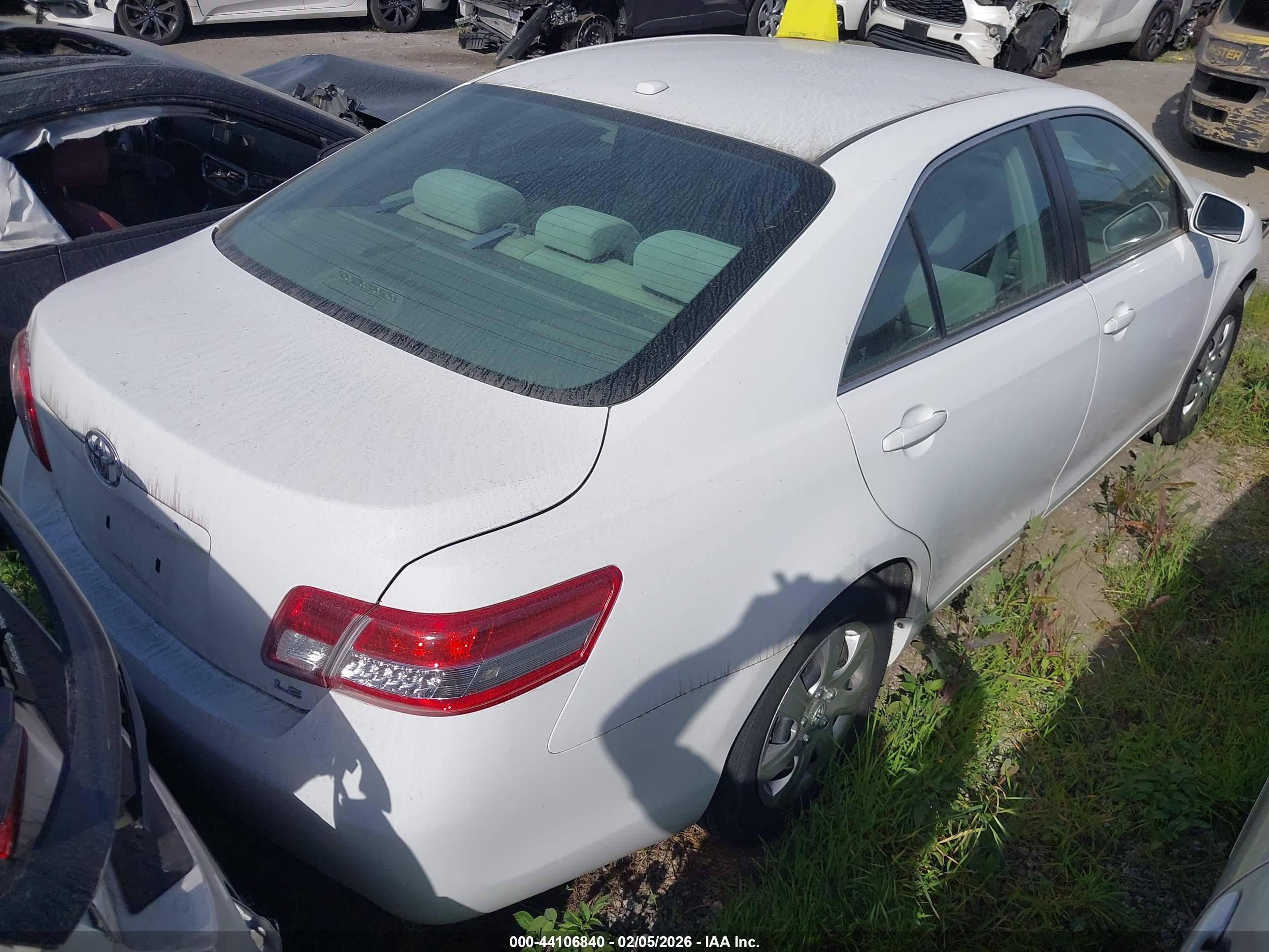TOYOTA CAMRY image 4