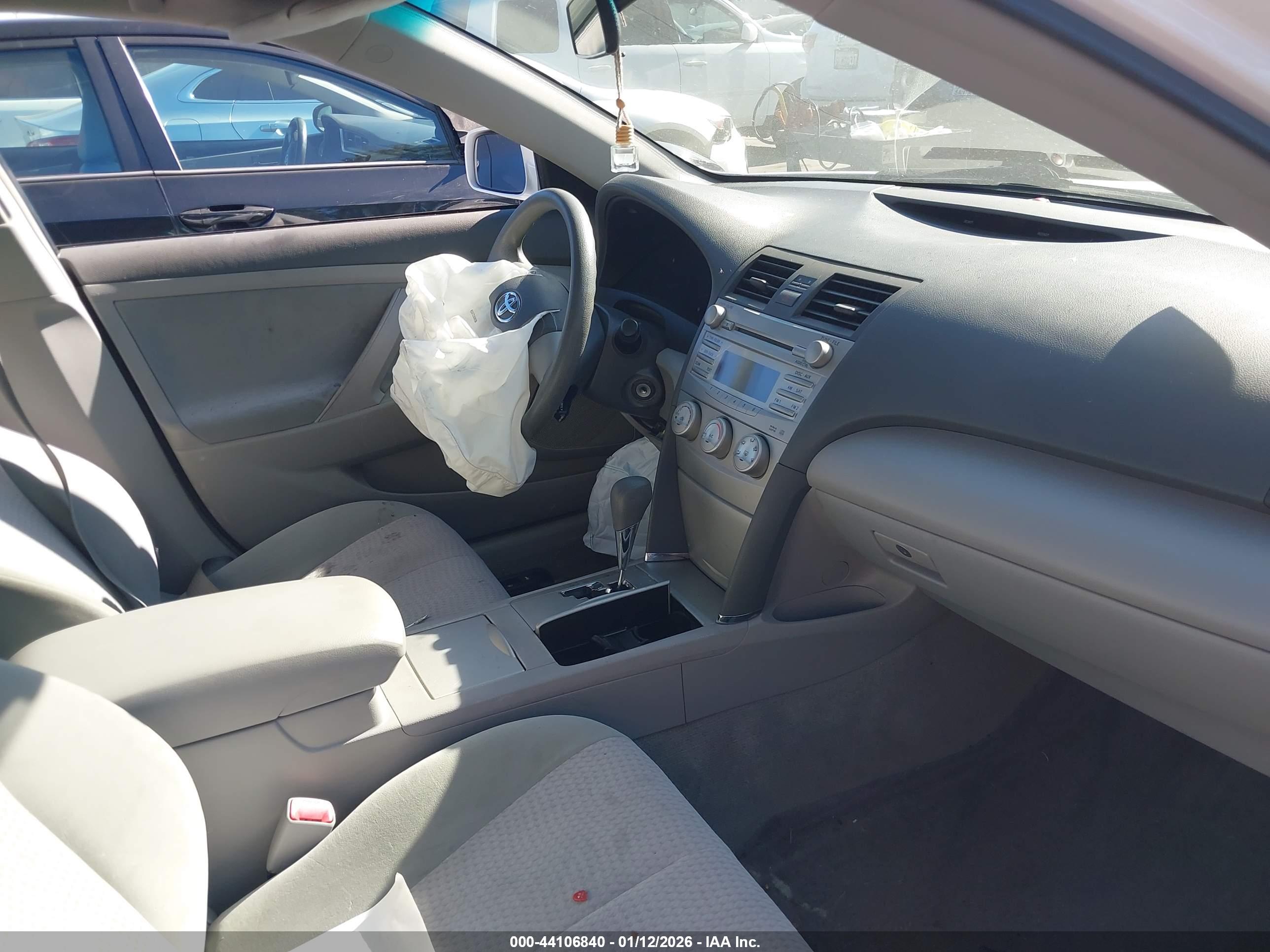 TOYOTA CAMRY image 5