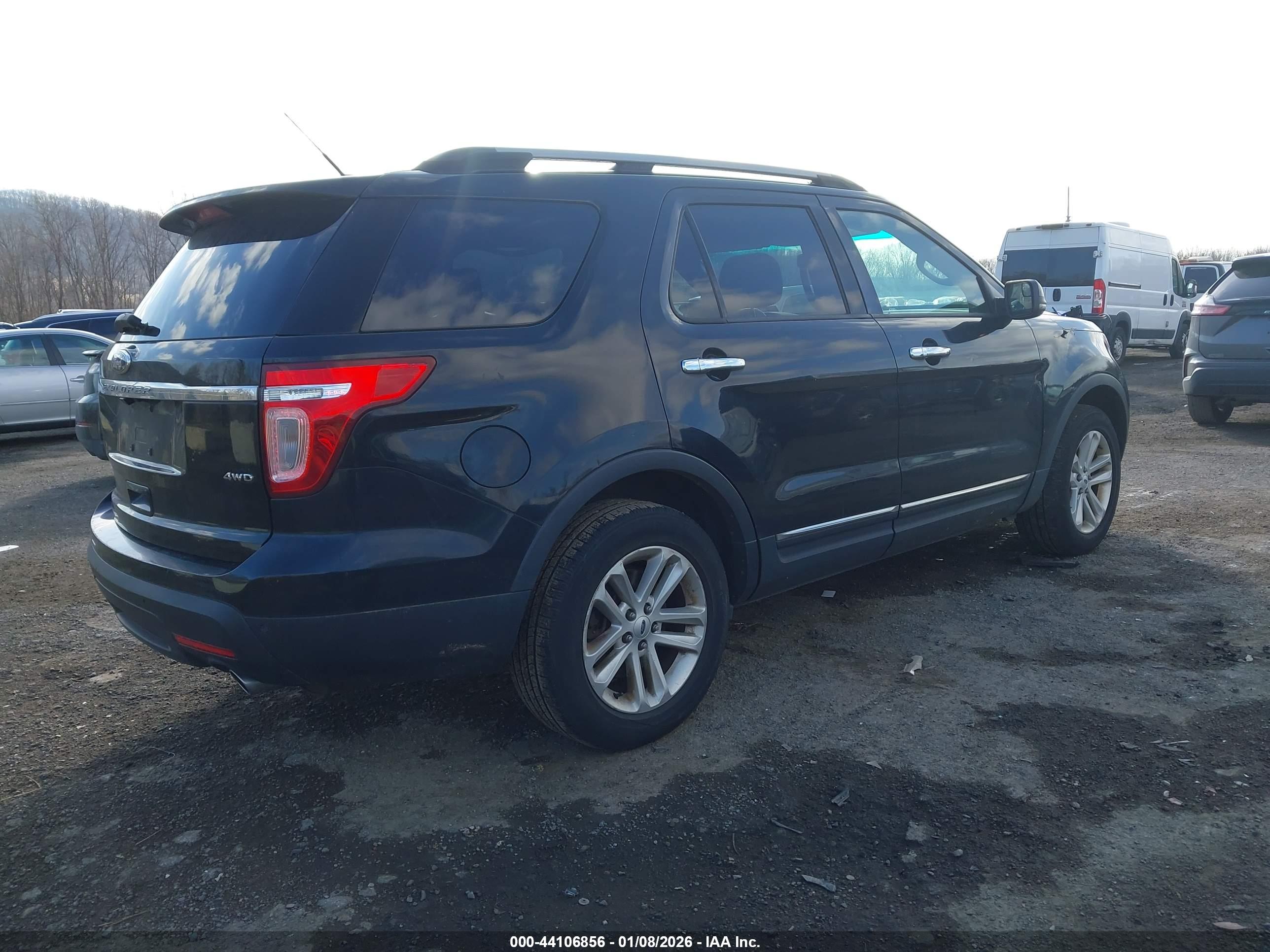 FORD EXPLORER image 4