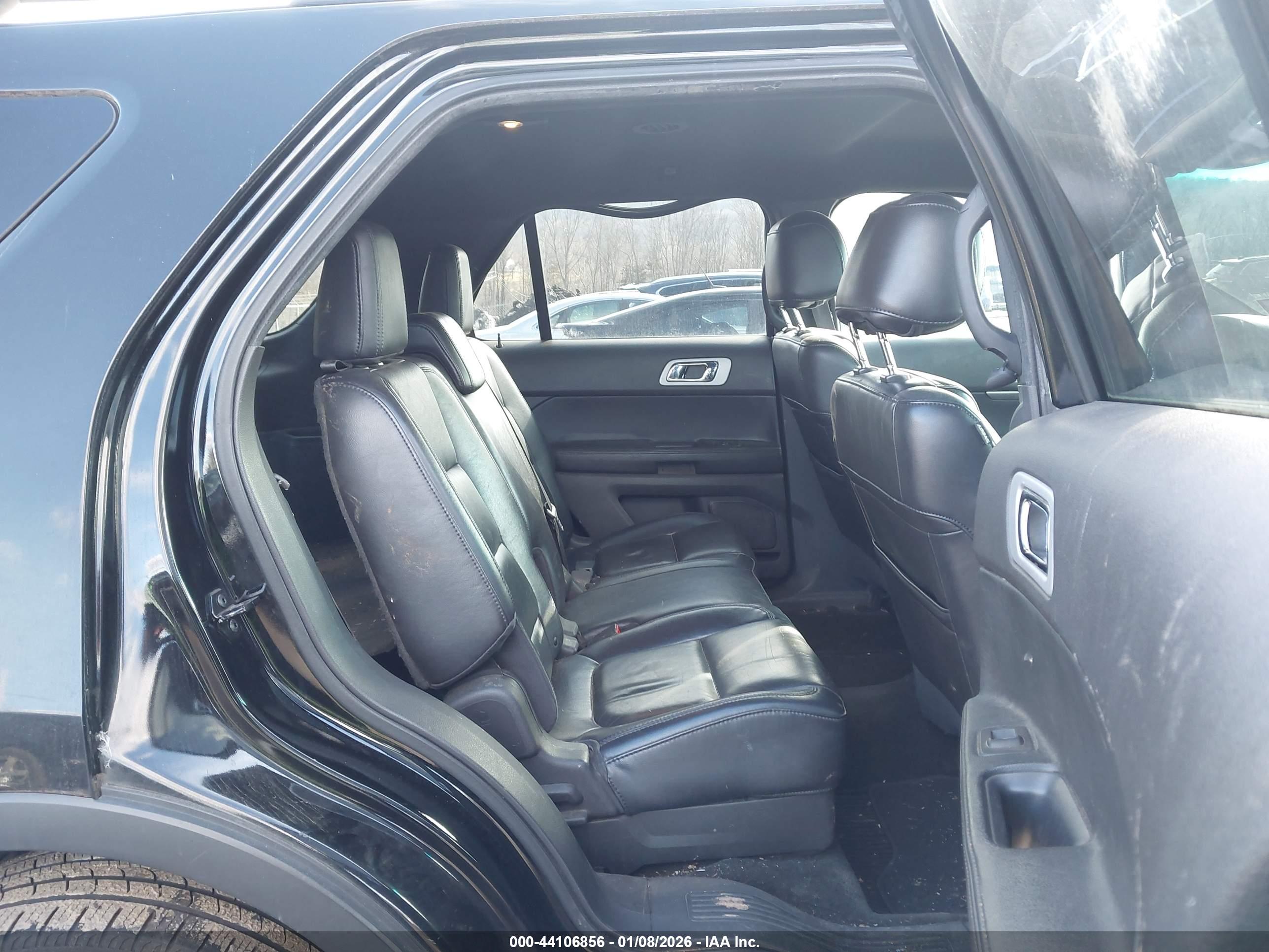 FORD EXPLORER image 8