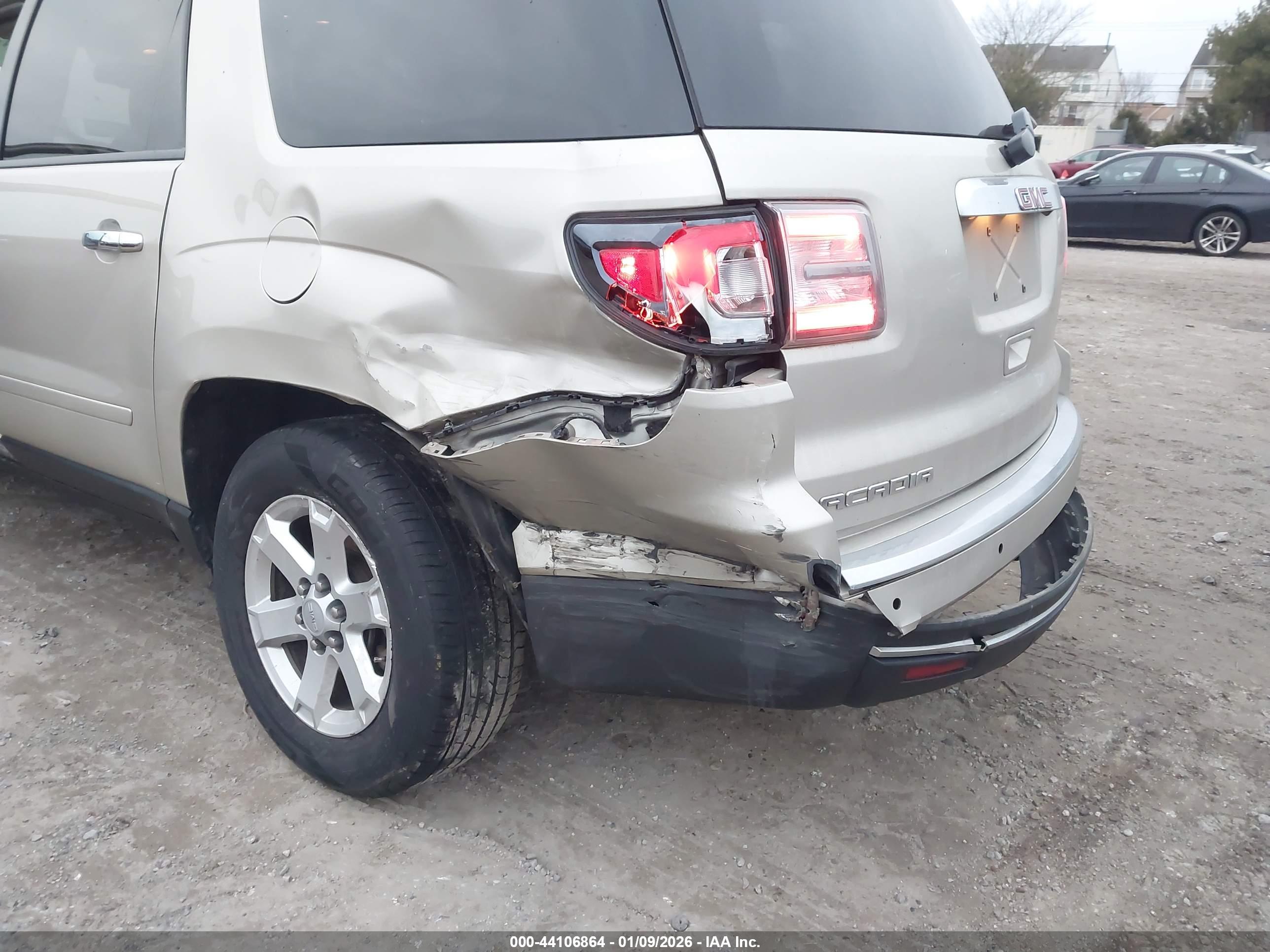 GMC ACADIA image 6