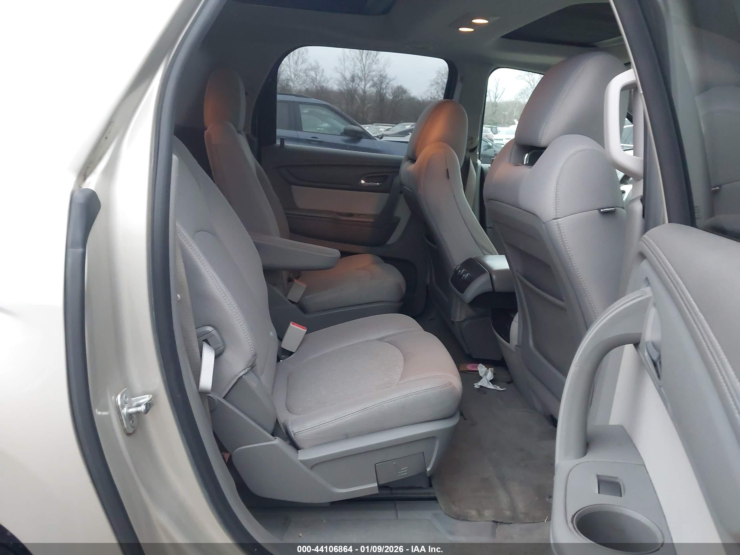 GMC ACADIA image 8