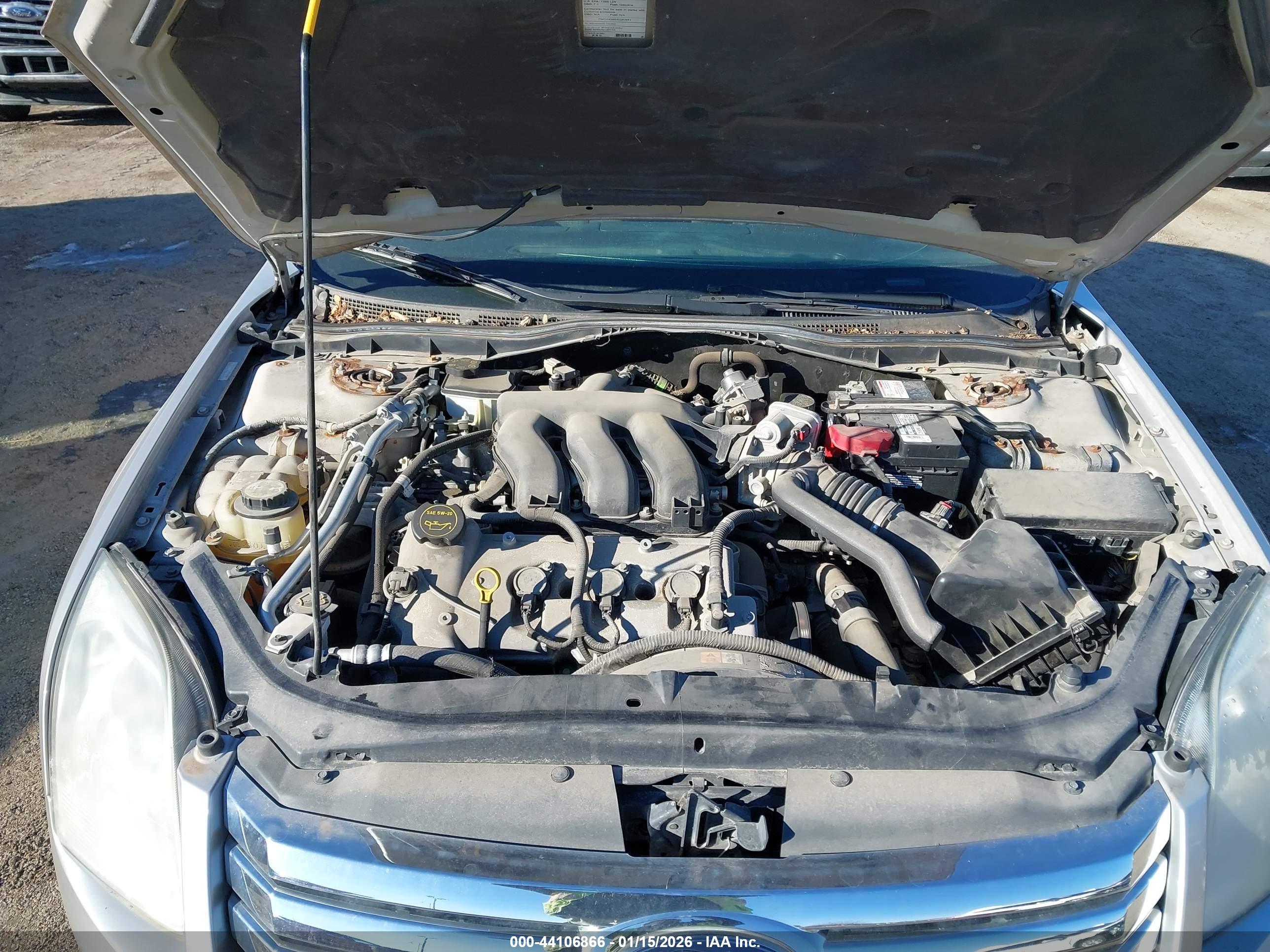 FORD FUSION image 10