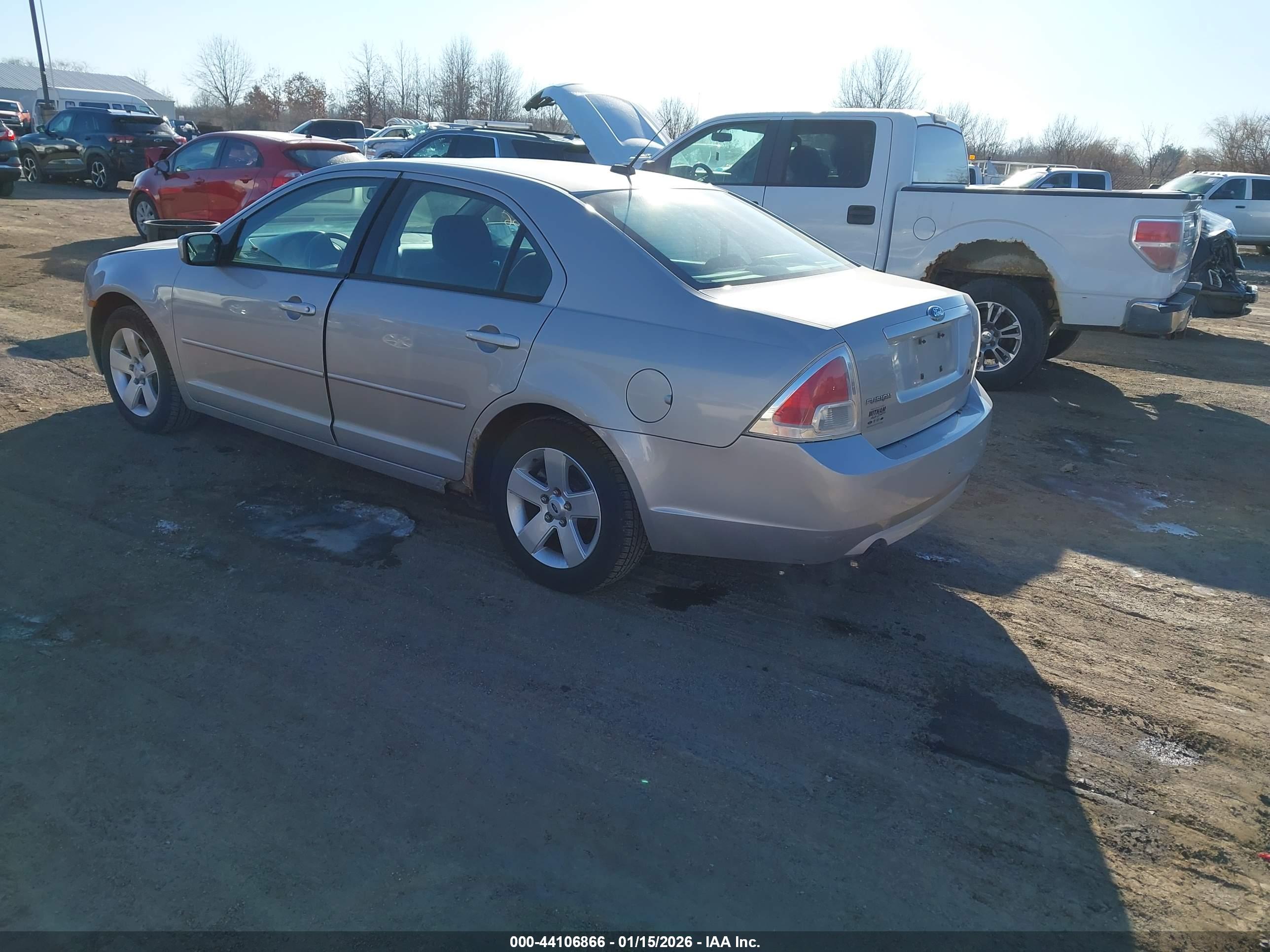 FORD FUSION image 3