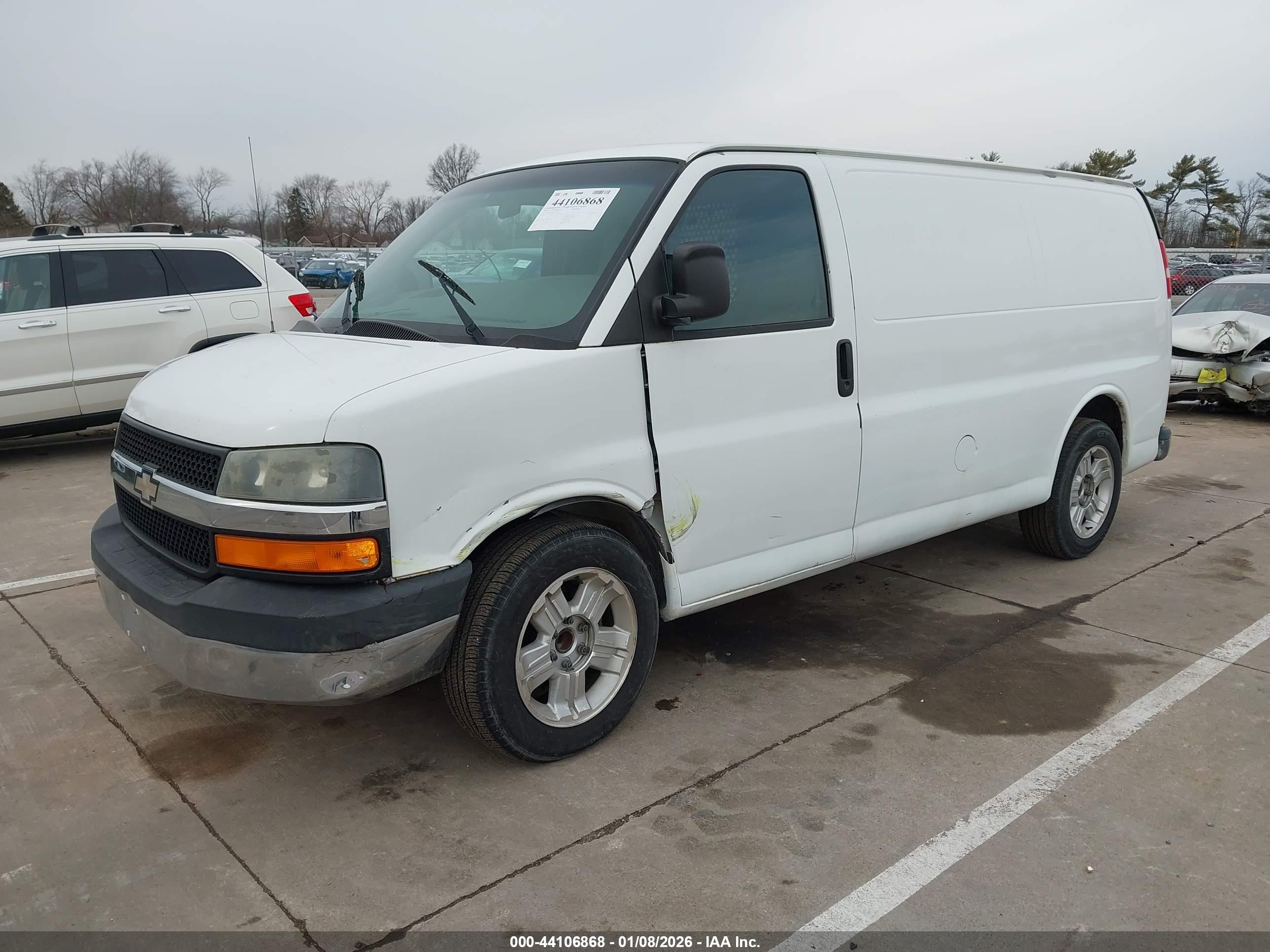 CHEVROLET EXPRESS image 2