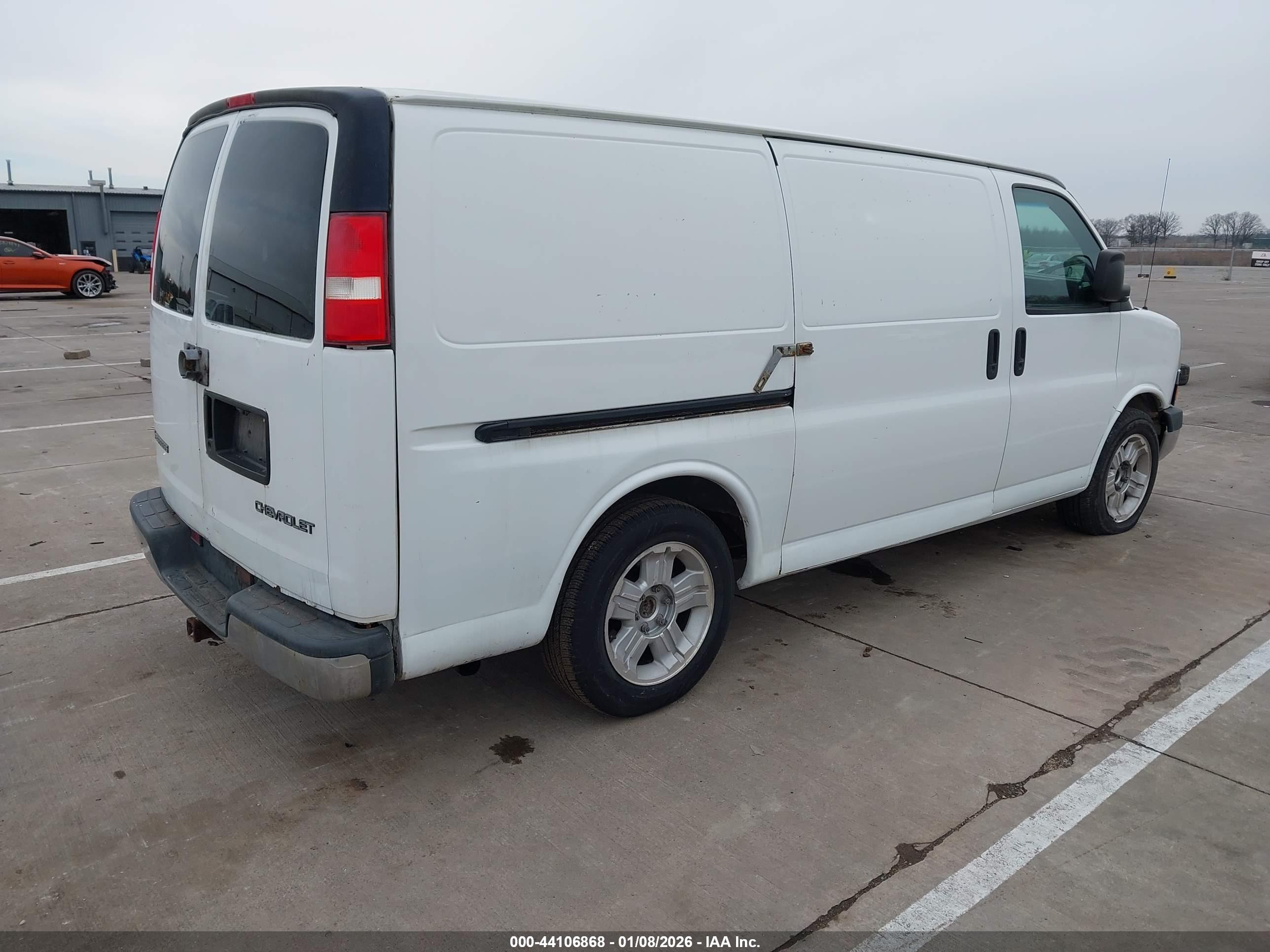 CHEVROLET EXPRESS image 4