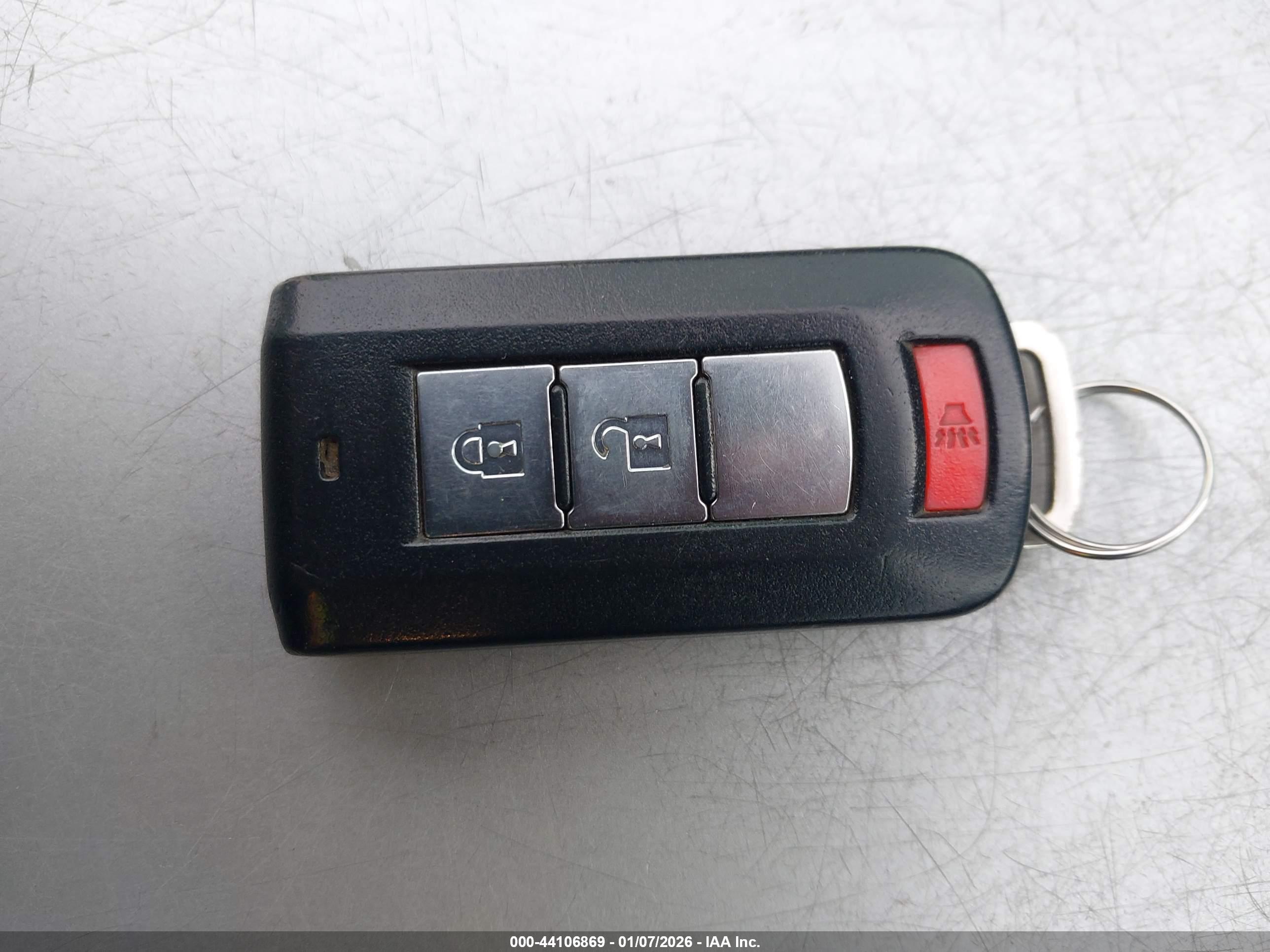 MITSUBISHI OUTLANDER image 11