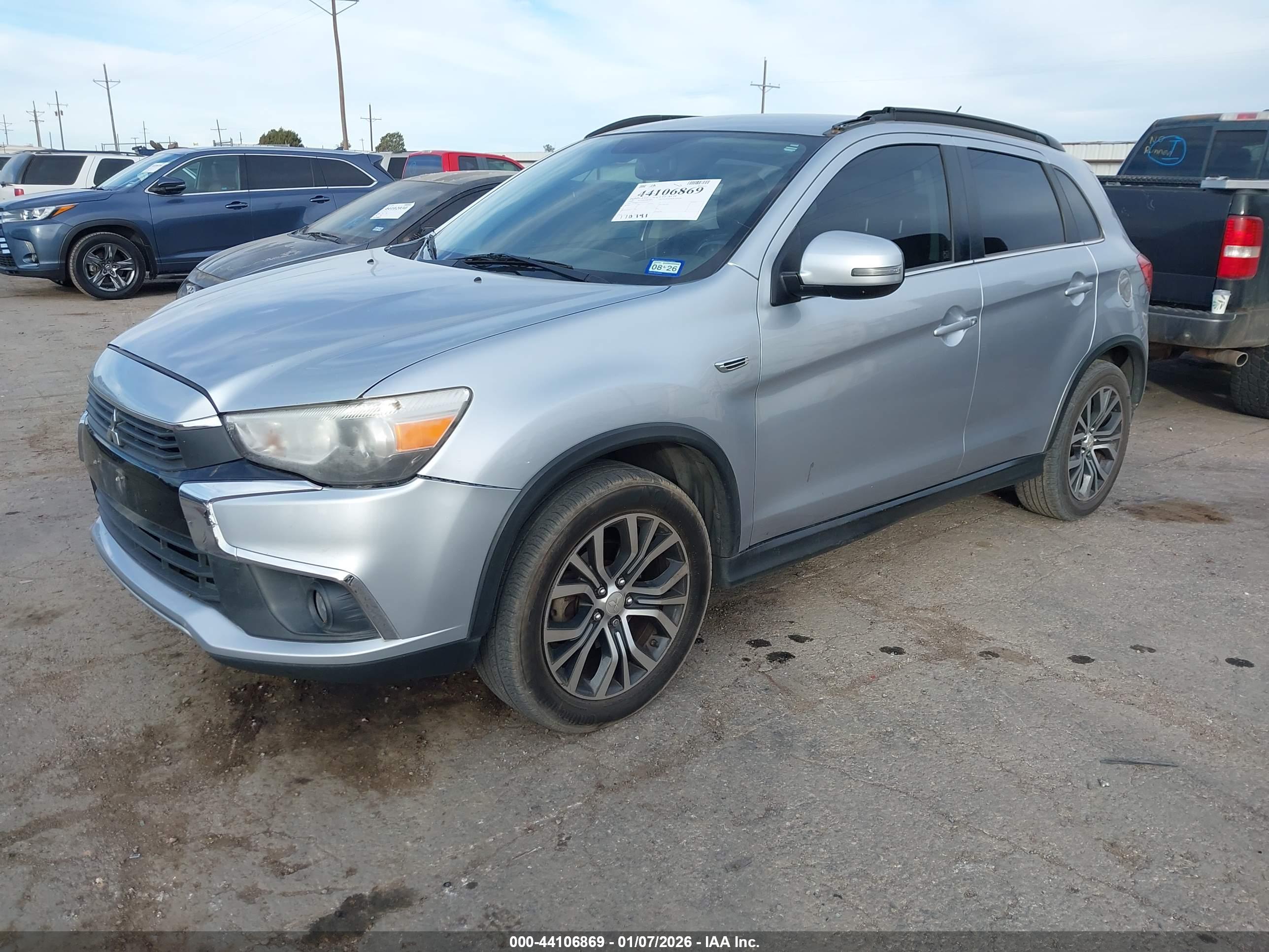 MITSUBISHI OUTLANDER image 2