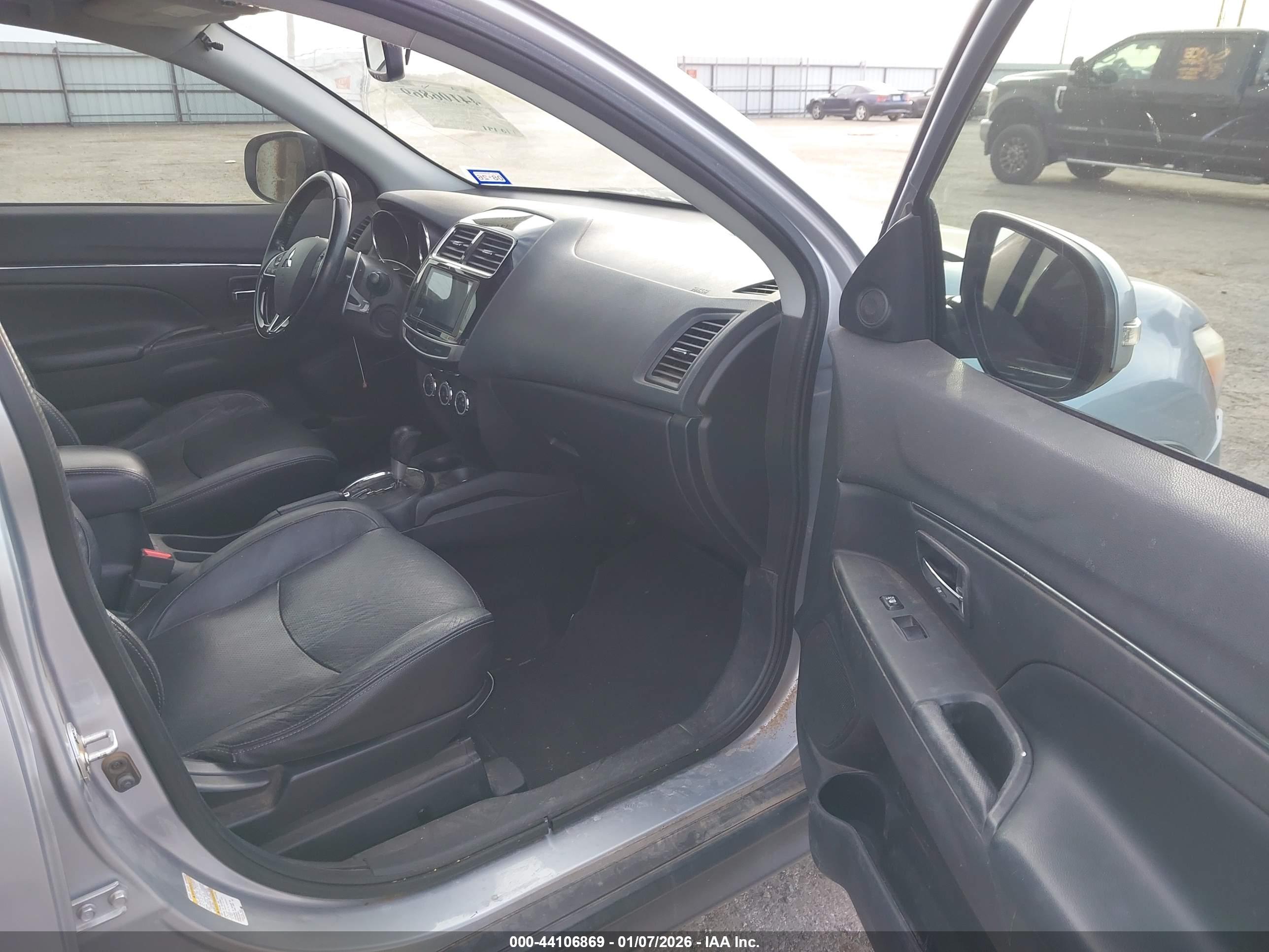 MITSUBISHI OUTLANDER image 5