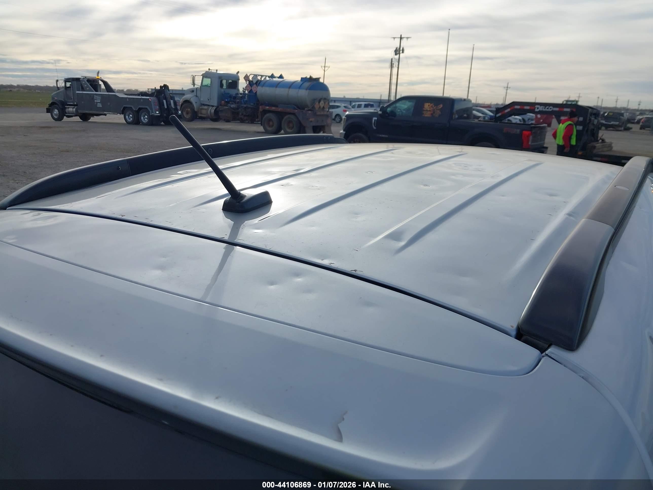 MITSUBISHI OUTLANDER image 6