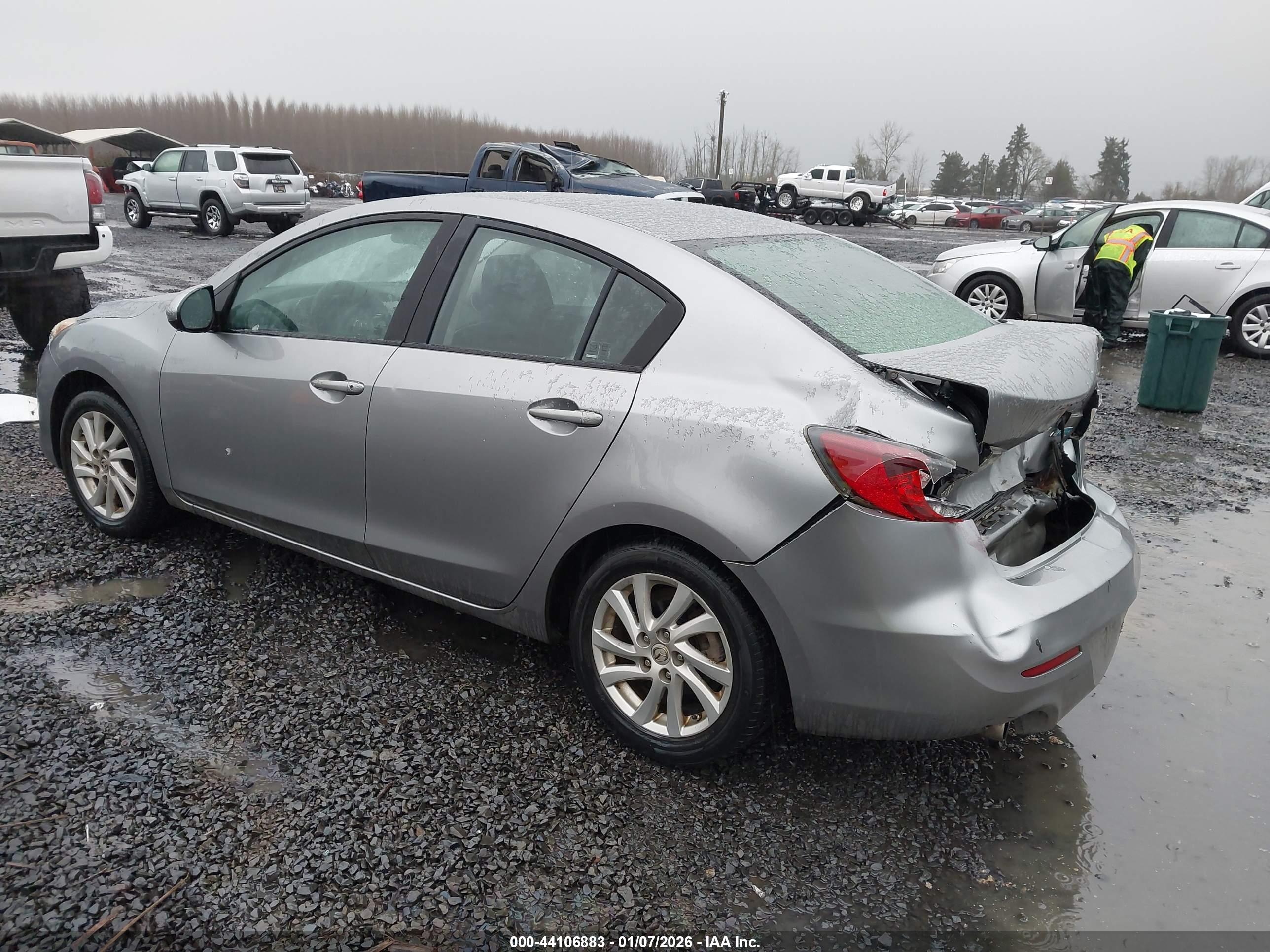 MAZDA MAZDA3 image 3