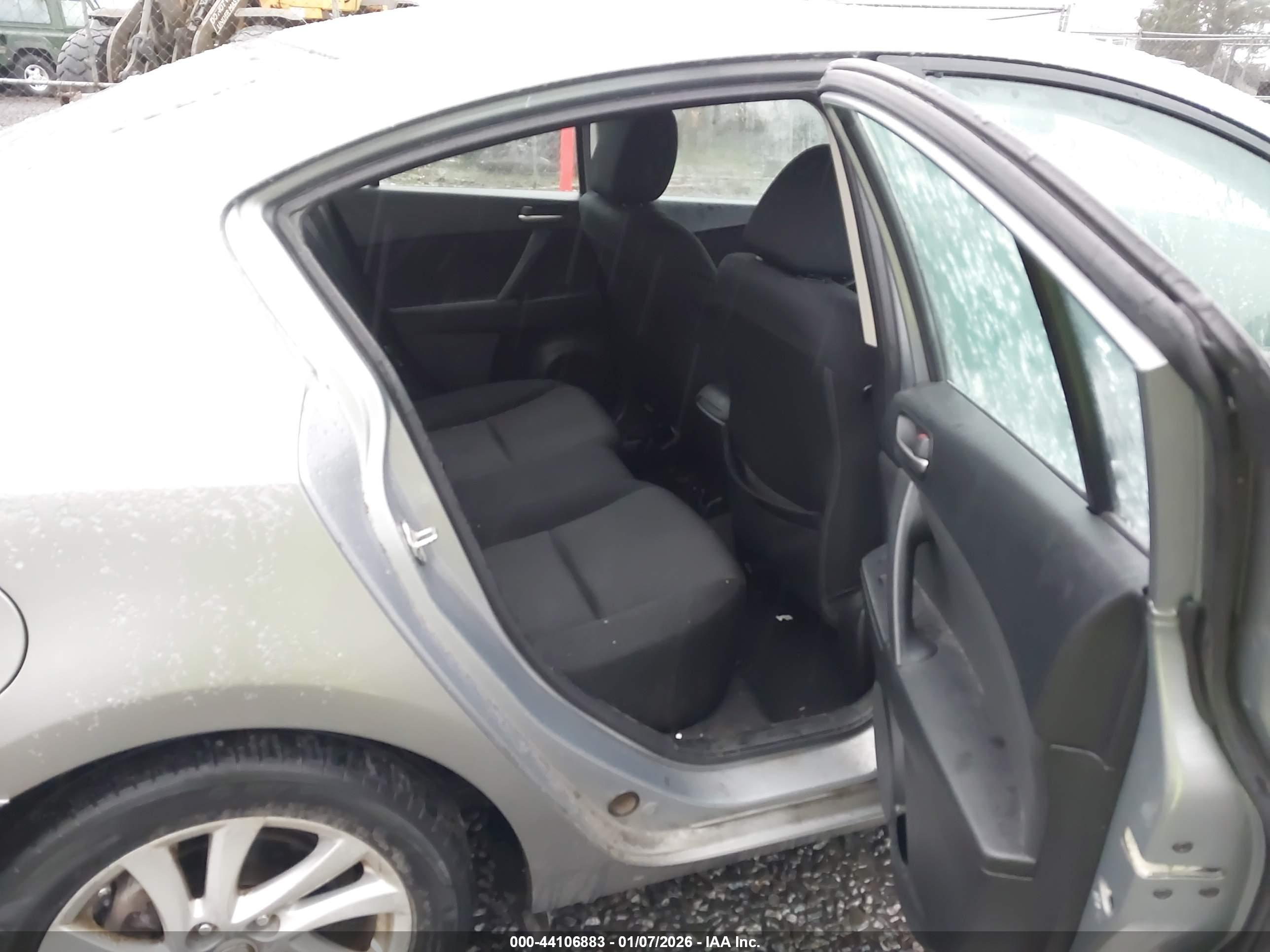 MAZDA MAZDA3 image 8
