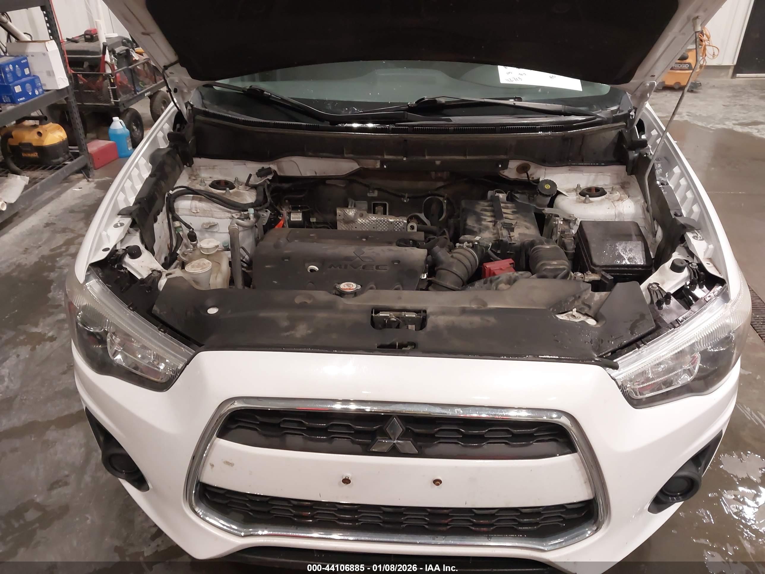 MITSUBISHI OUTLANDER image 10