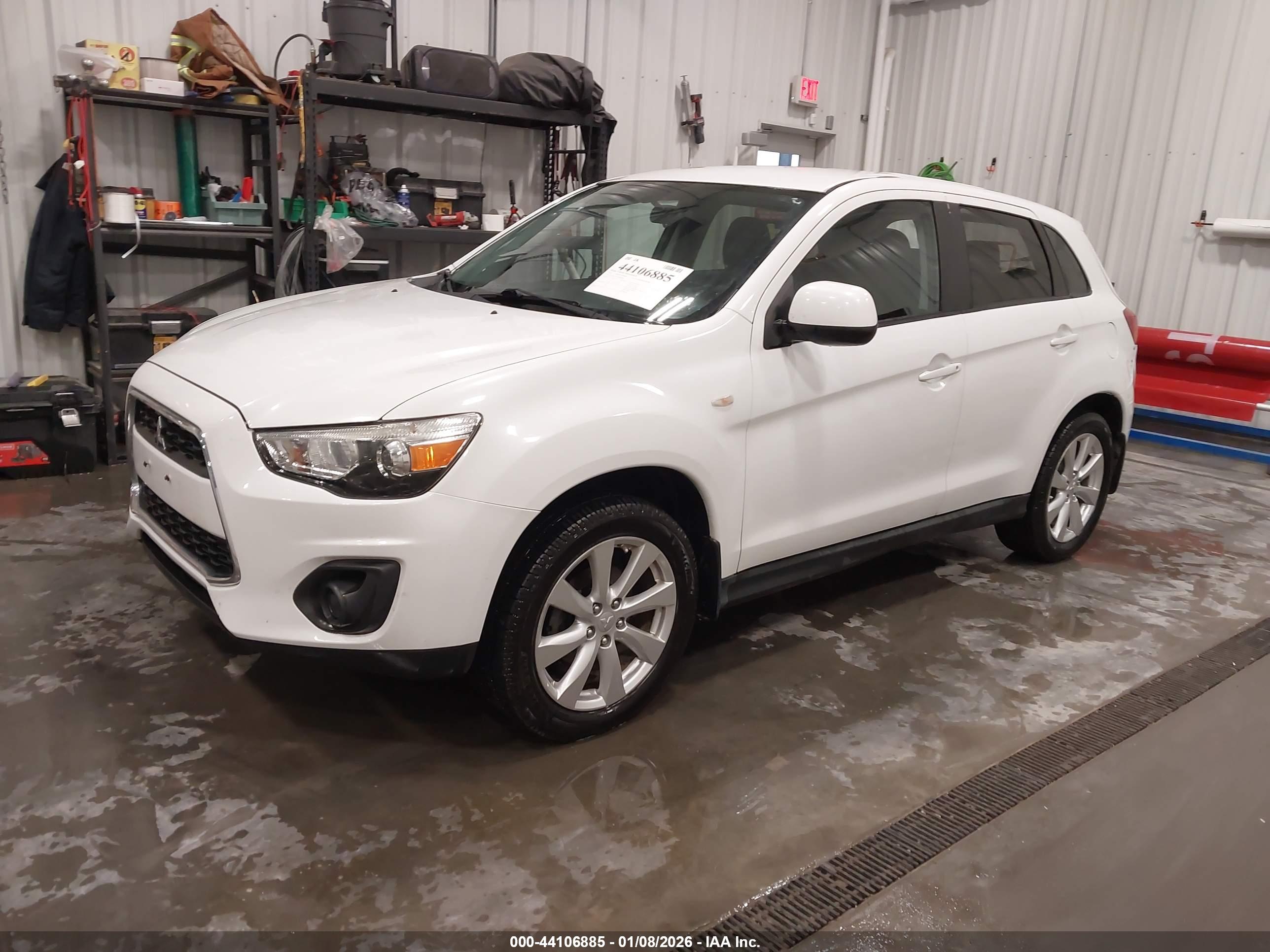 MITSUBISHI OUTLANDER image 2