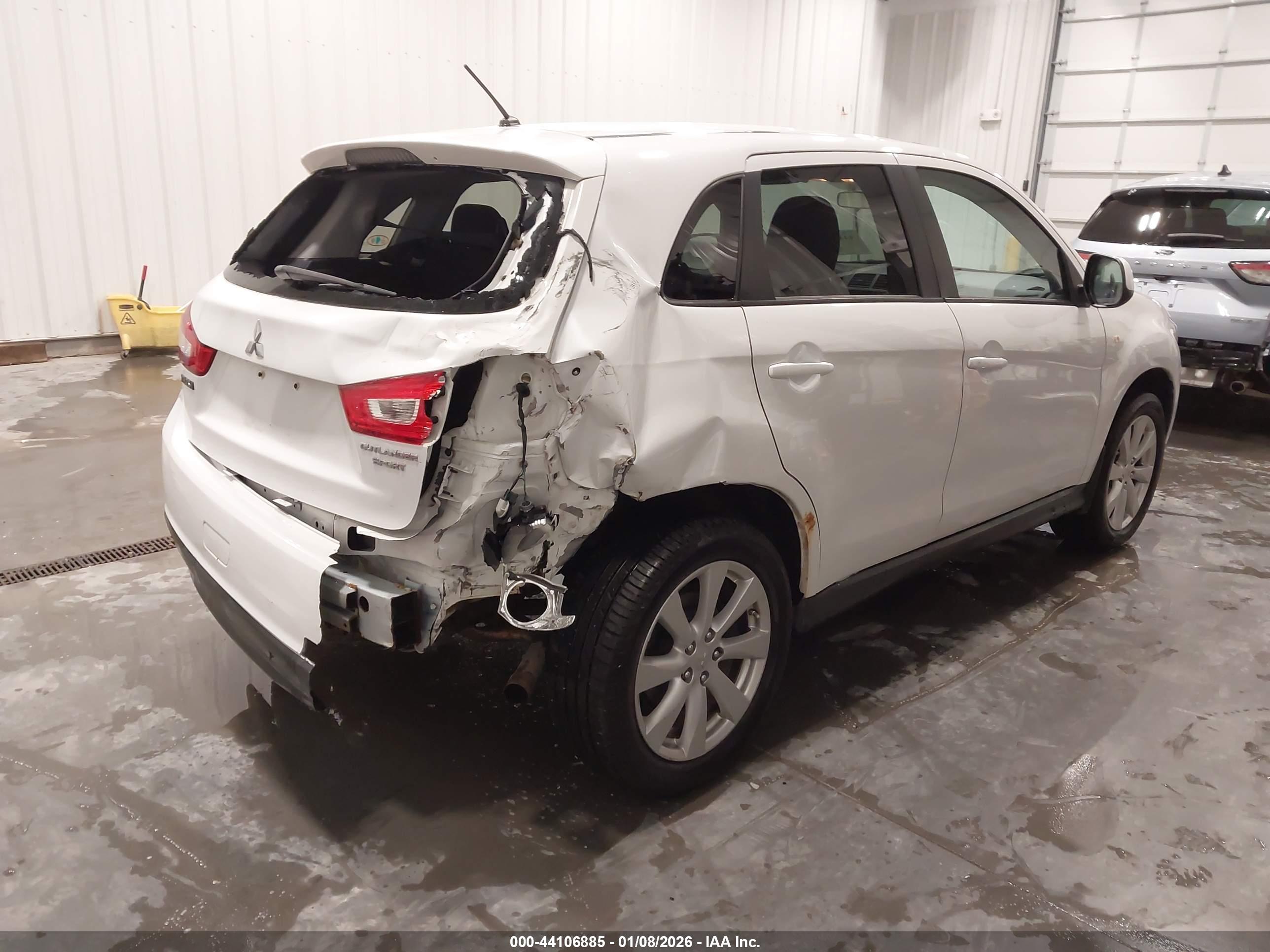 MITSUBISHI OUTLANDER image 4