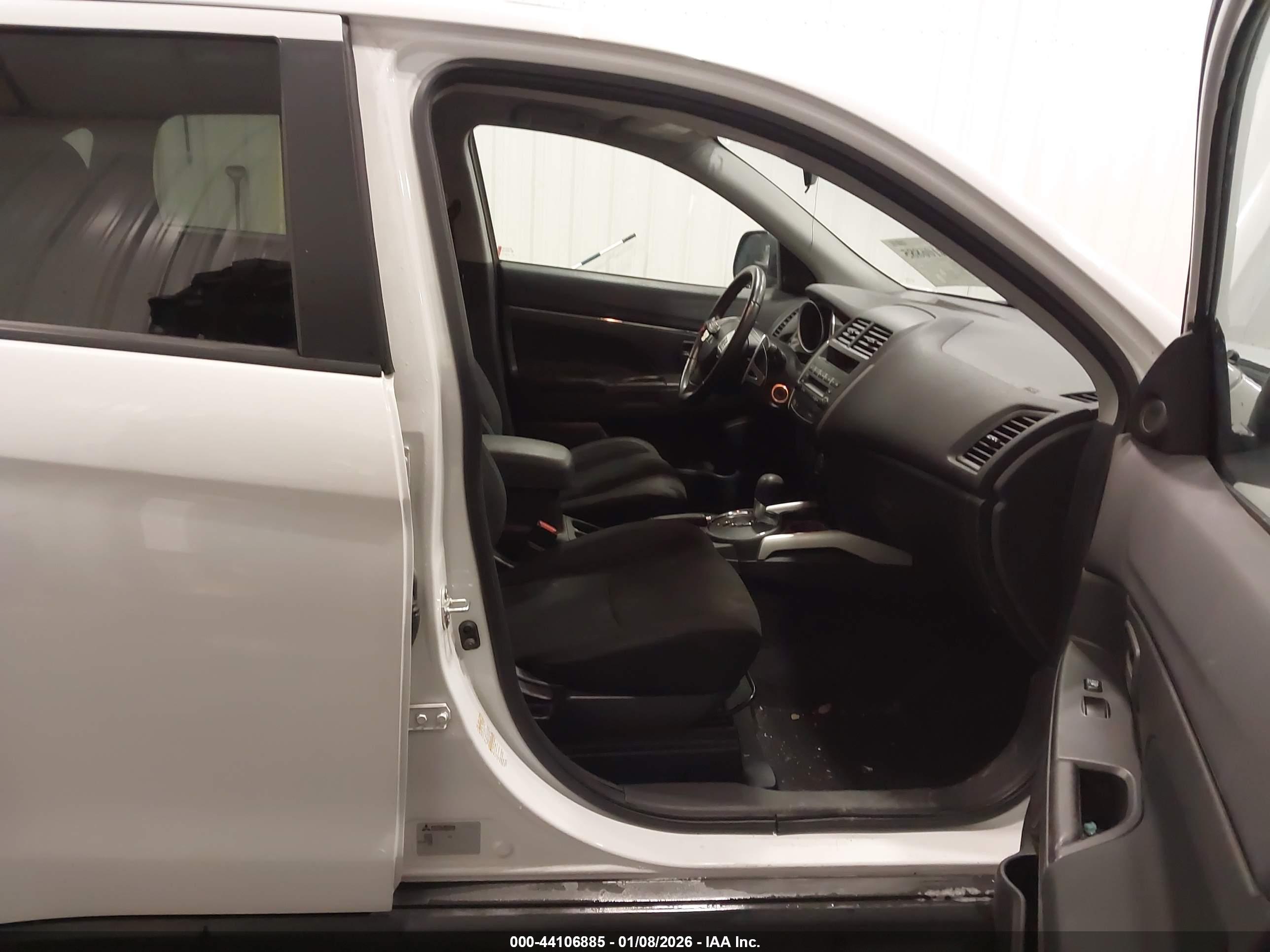 MITSUBISHI OUTLANDER image 5
