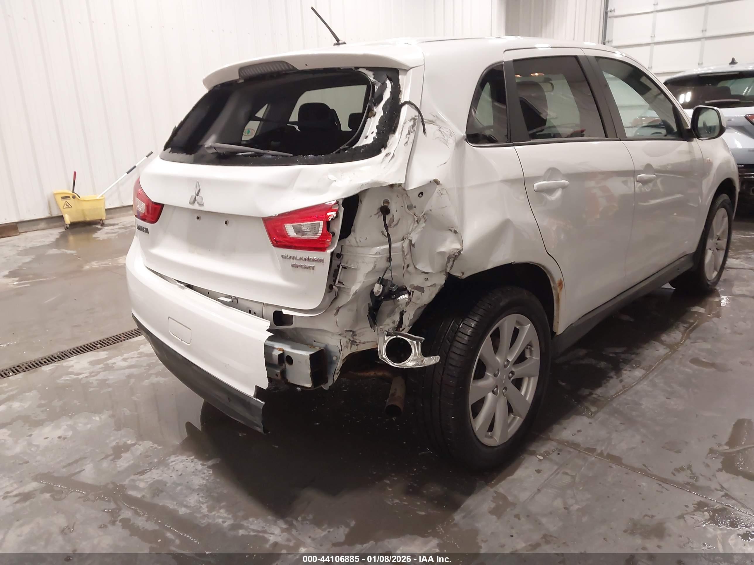 MITSUBISHI OUTLANDER image 6