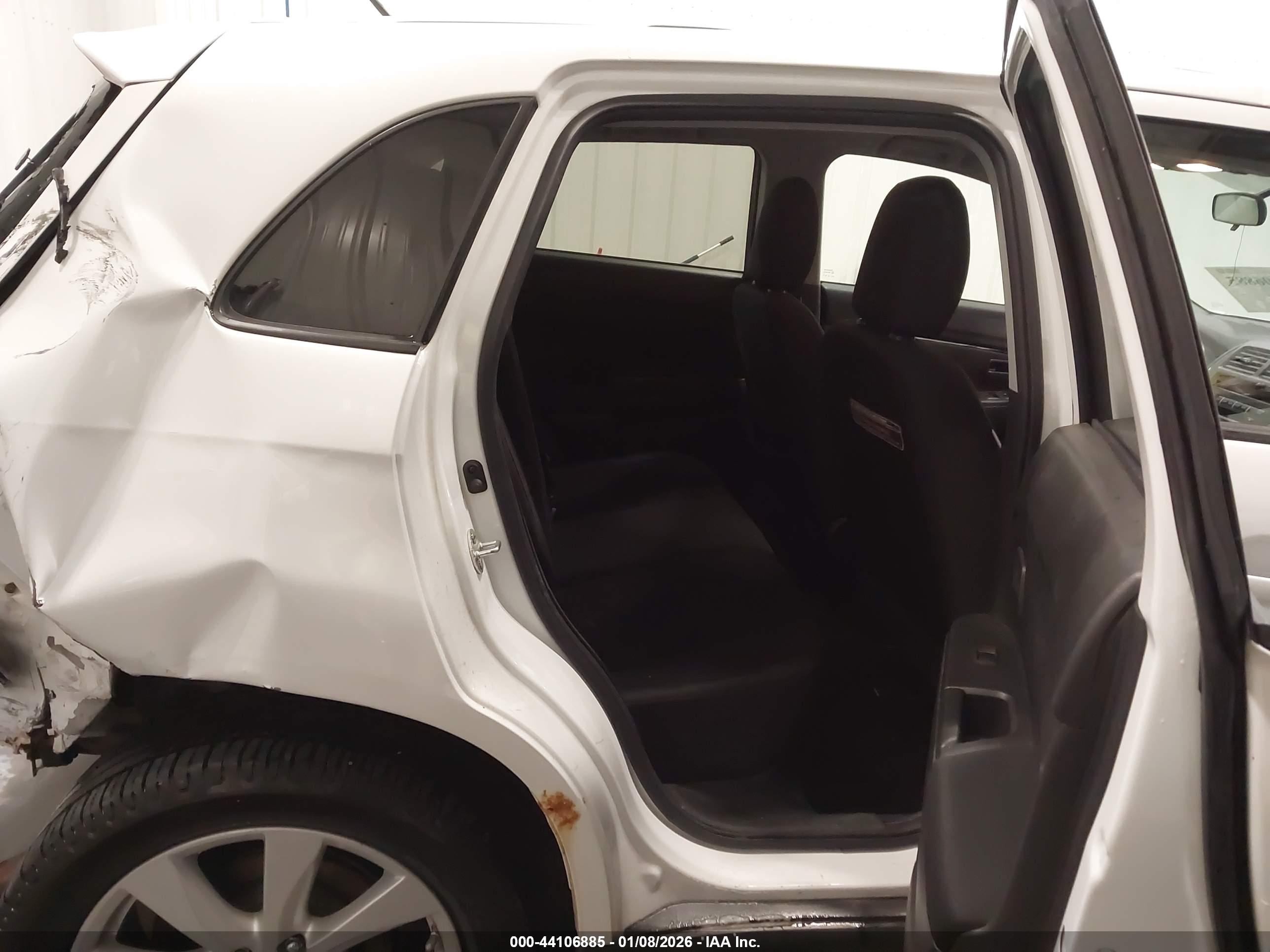 MITSUBISHI OUTLANDER image 8