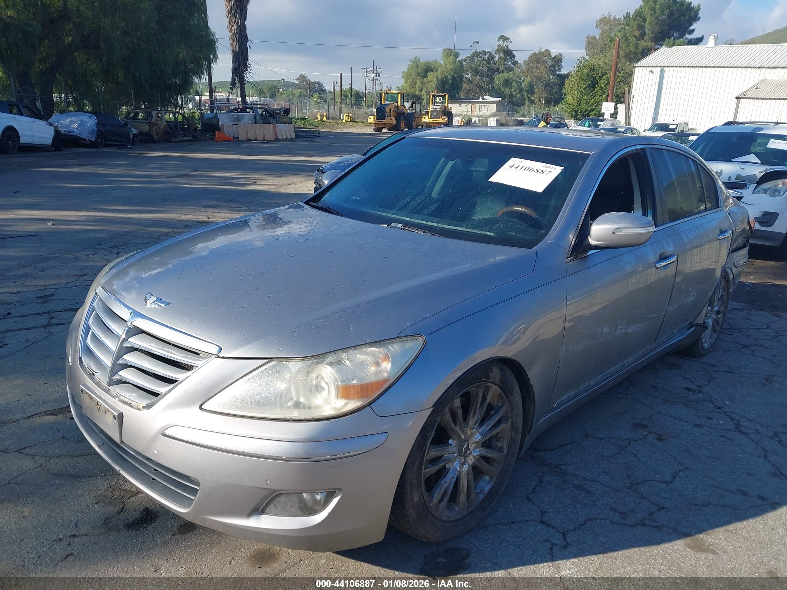 HYUNDAI GENESIS image 2