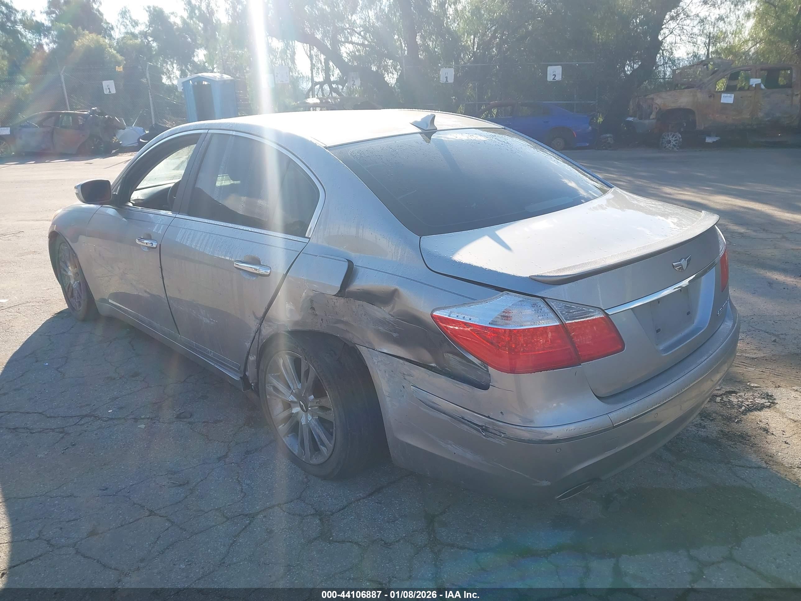 HYUNDAI GENESIS image 3