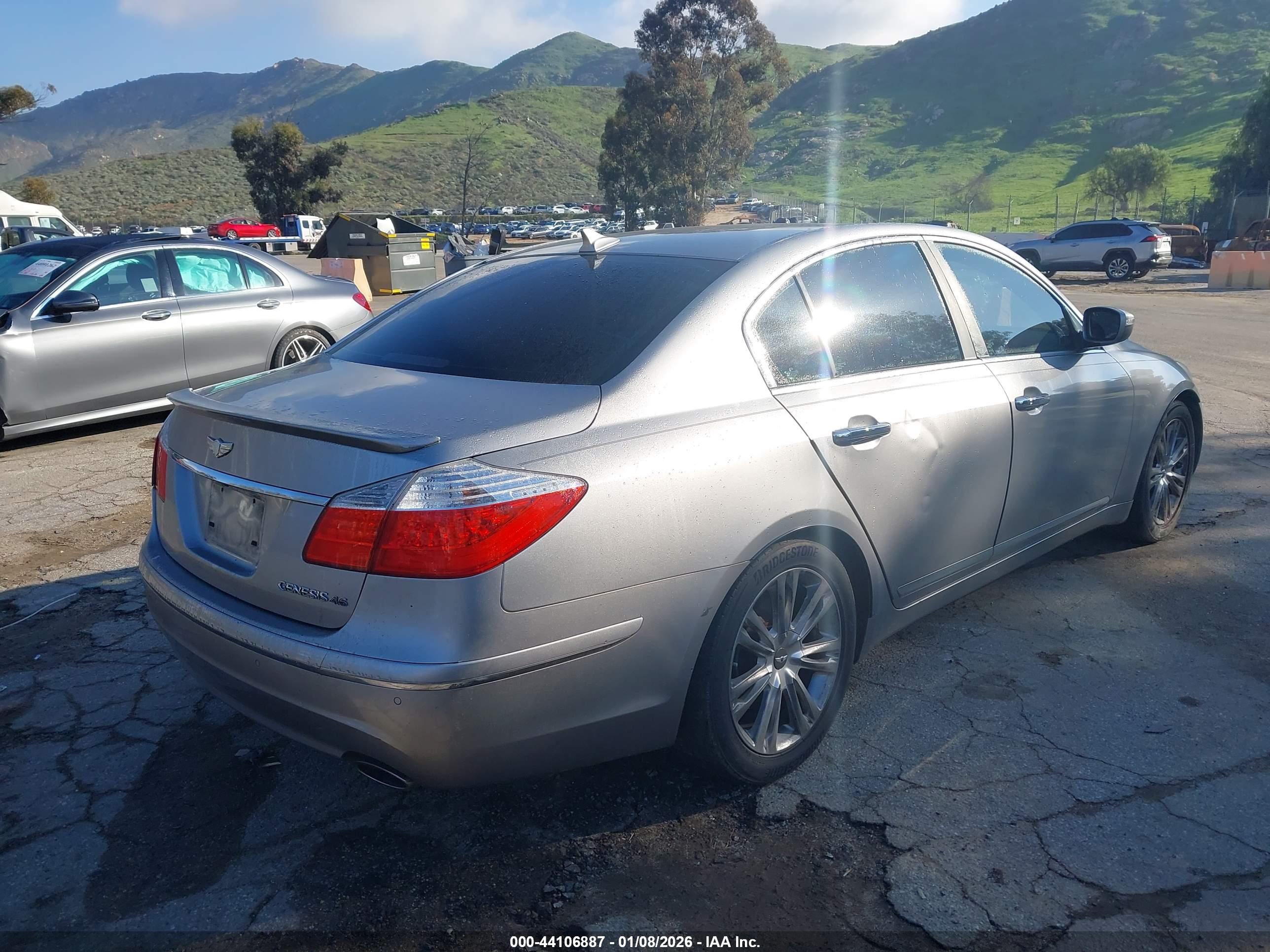 HYUNDAI GENESIS image 4