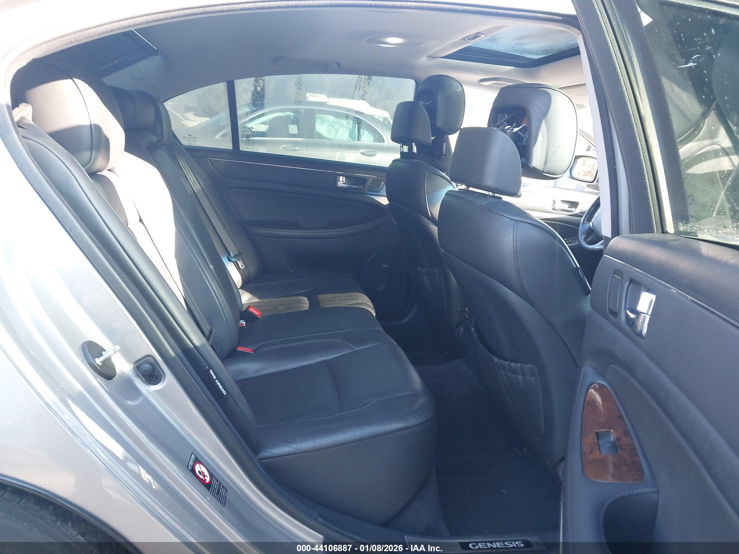 HYUNDAI GENESIS image 8