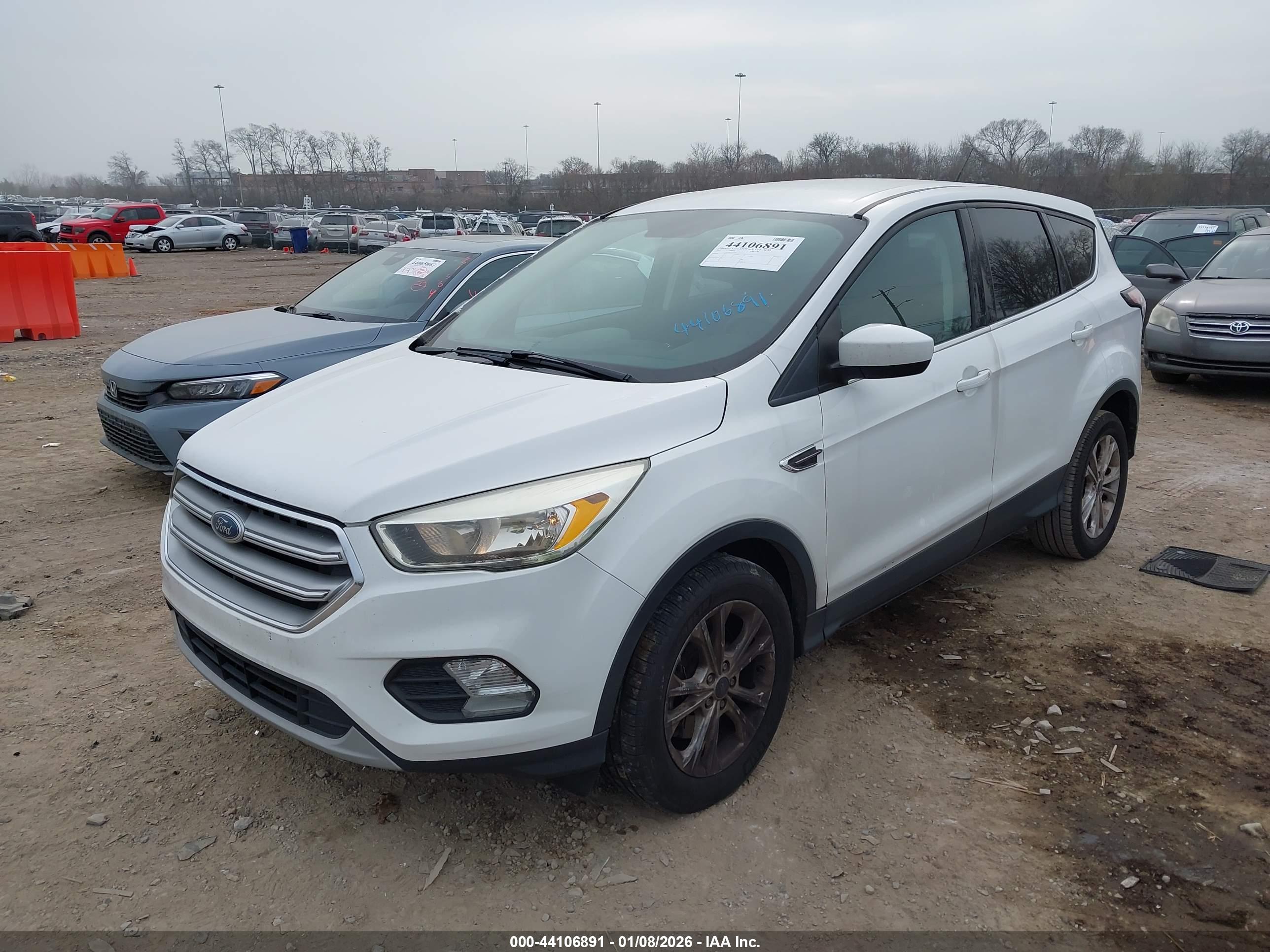 FORD ESCAPE image 2