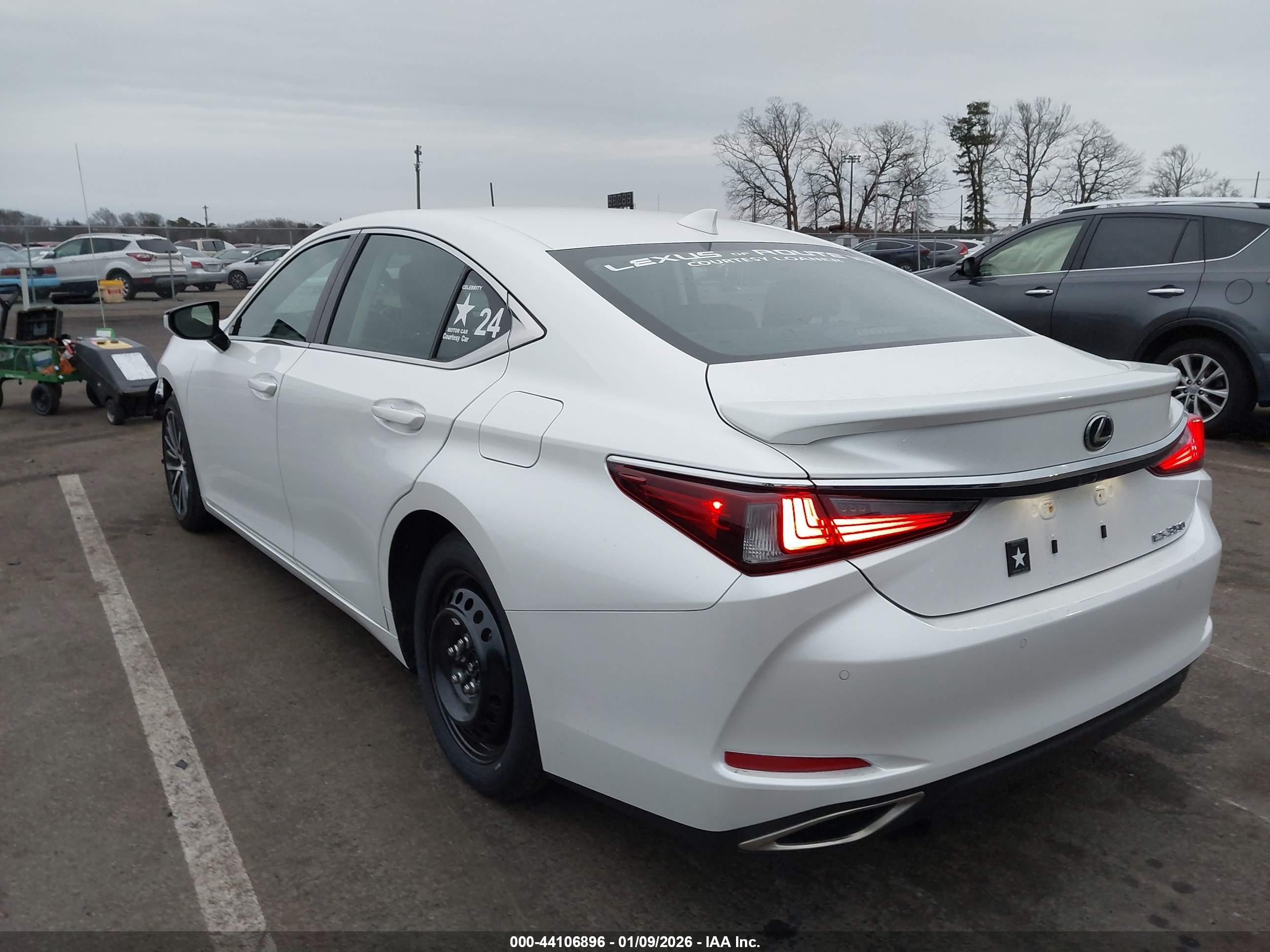 LEXUS ES image 3