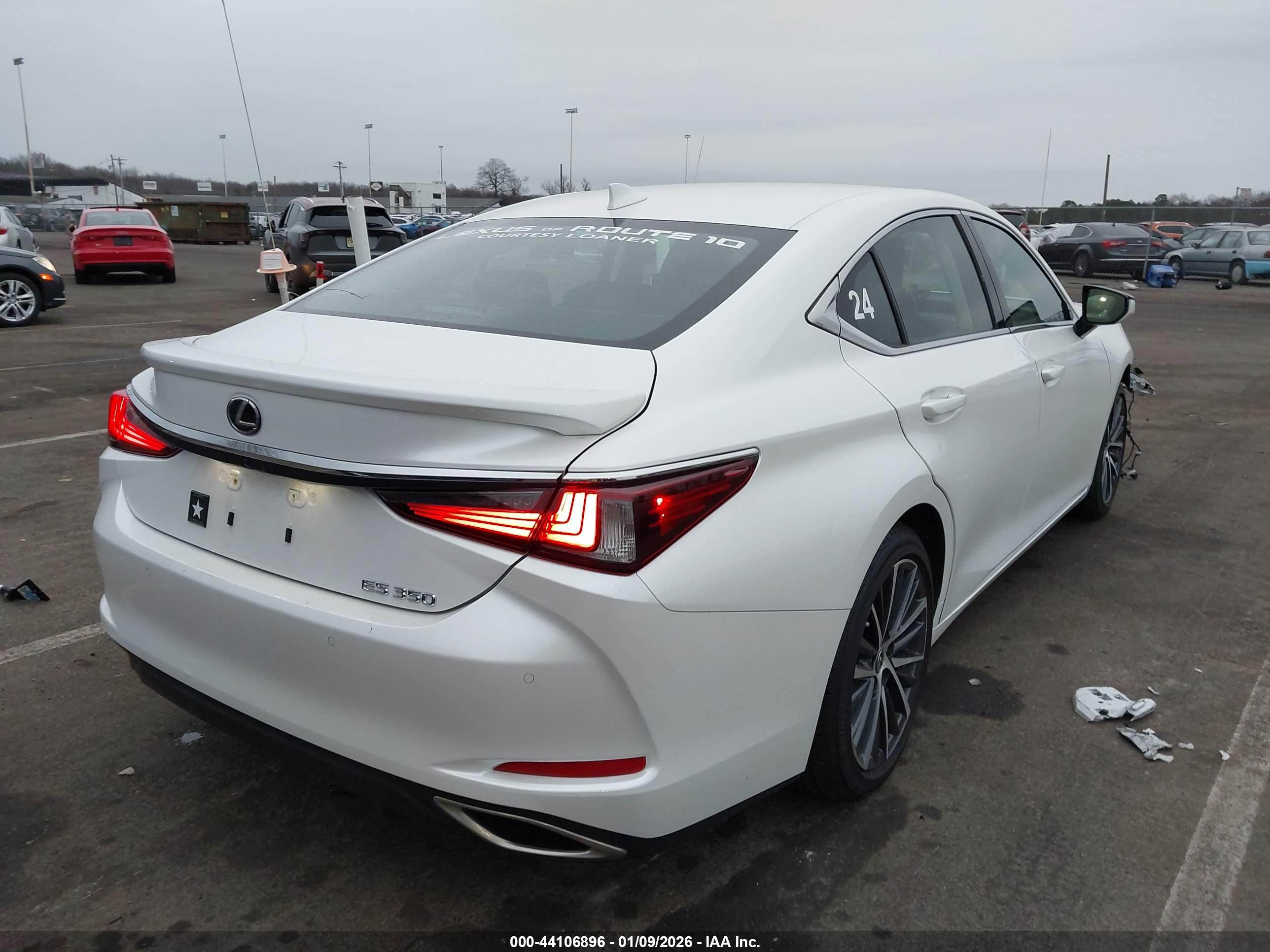 LEXUS ES image 4
