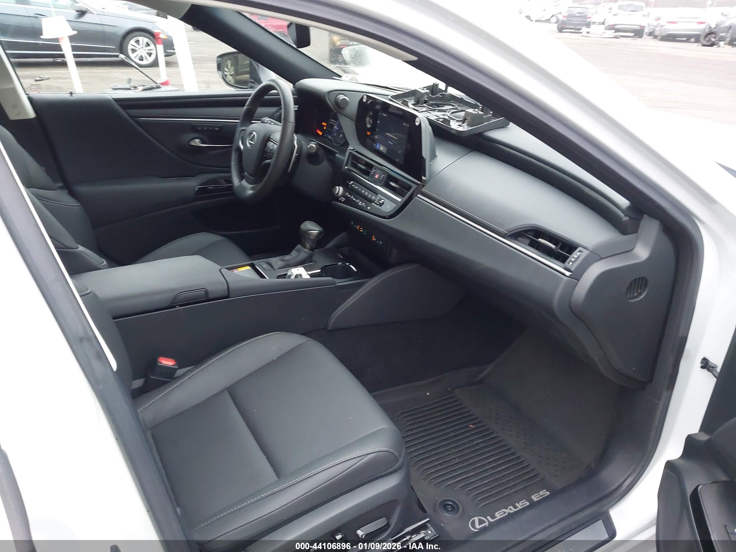 LEXUS ES image 5