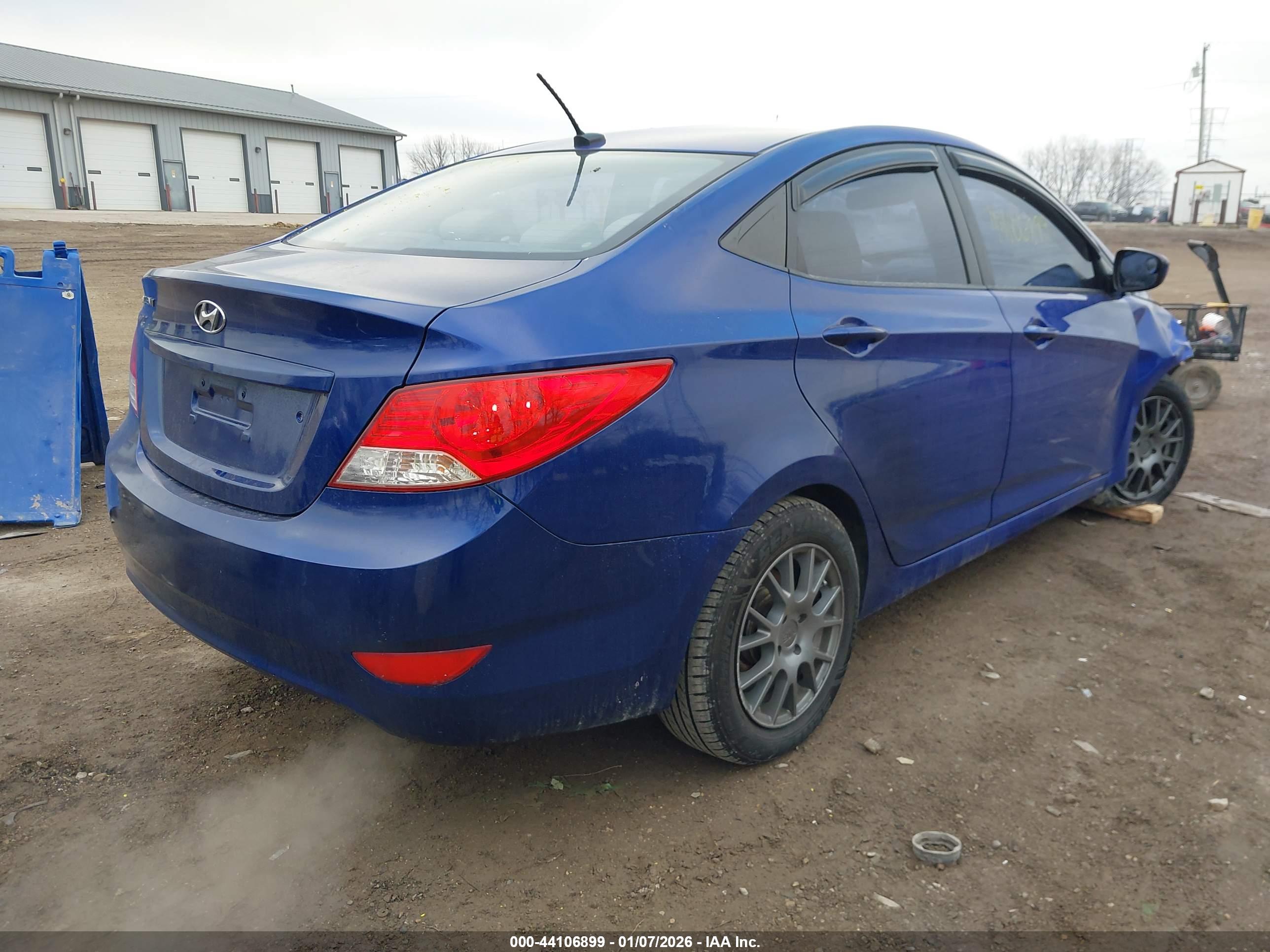 HYUNDAI ACCENT image 4