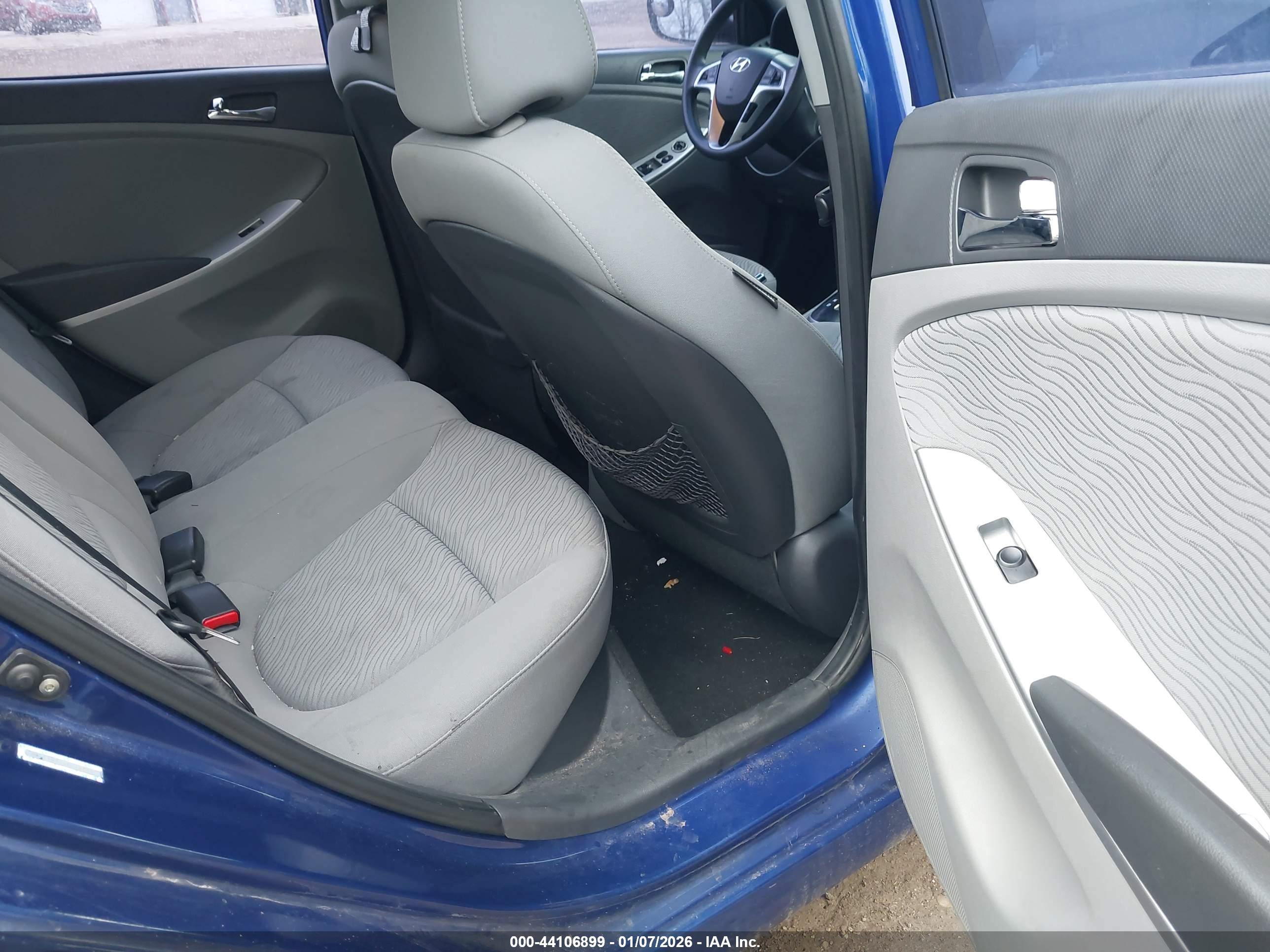 HYUNDAI ACCENT image 8