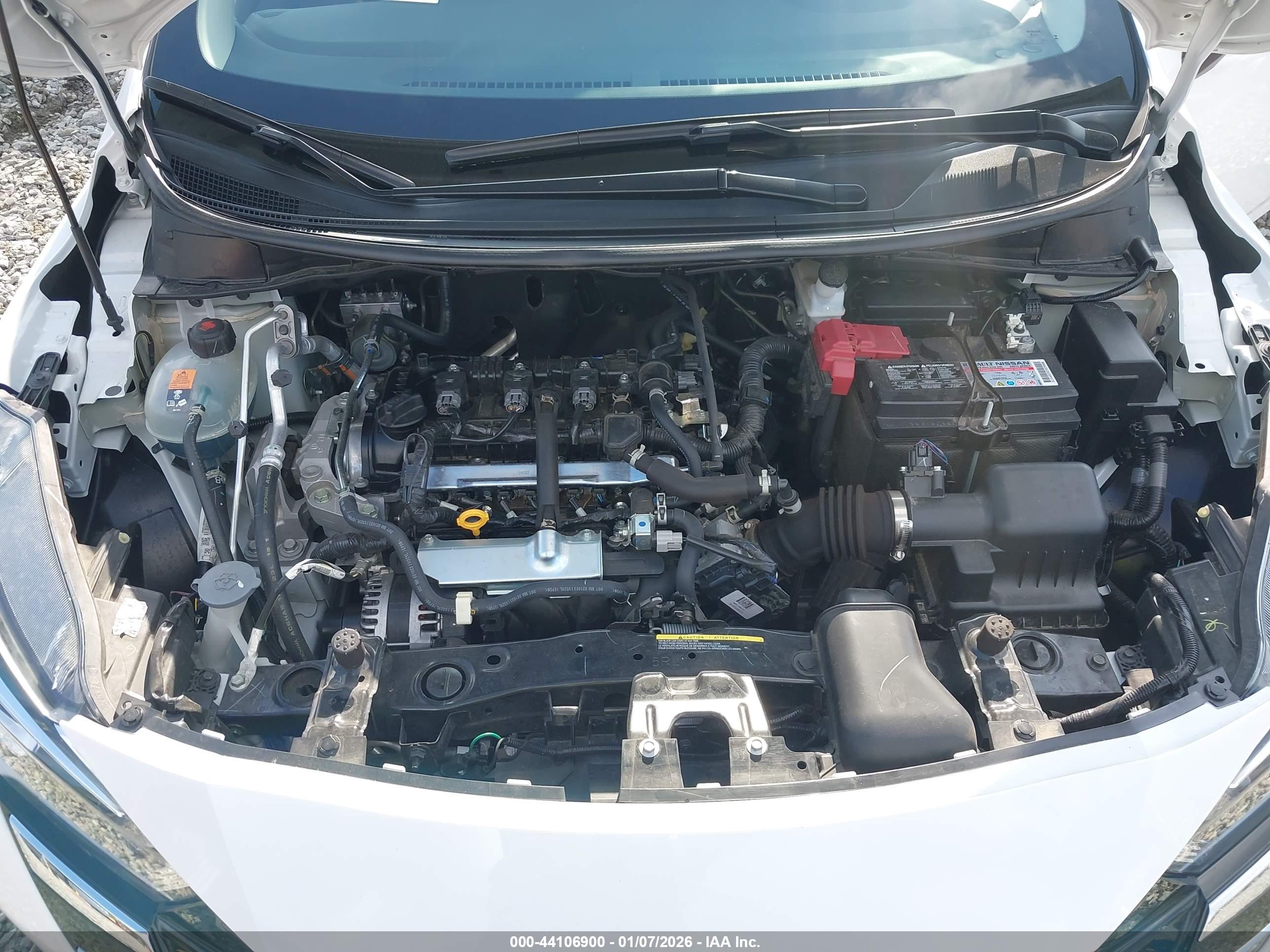 NISSAN VERSA image 10