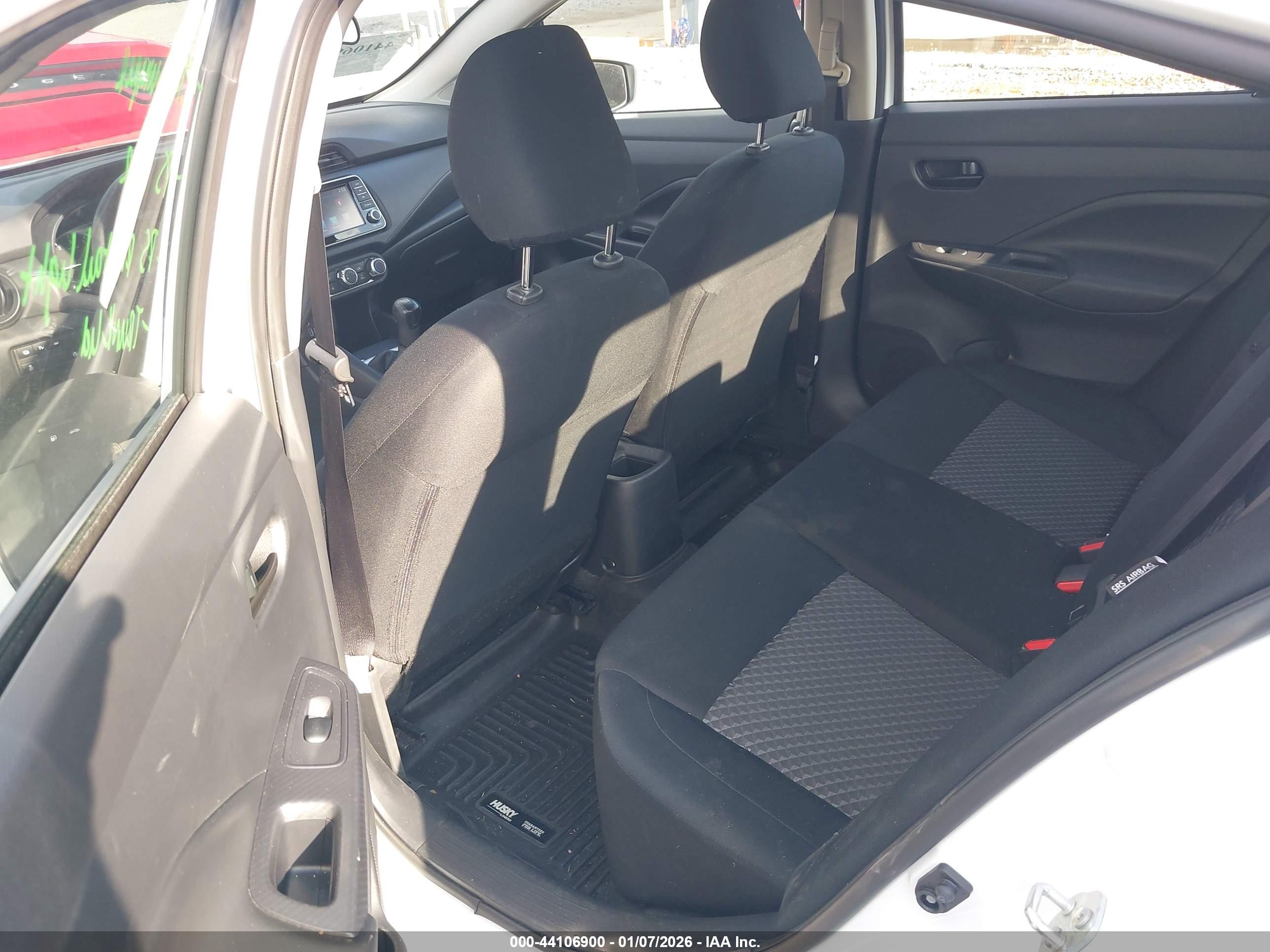 NISSAN VERSA image 8