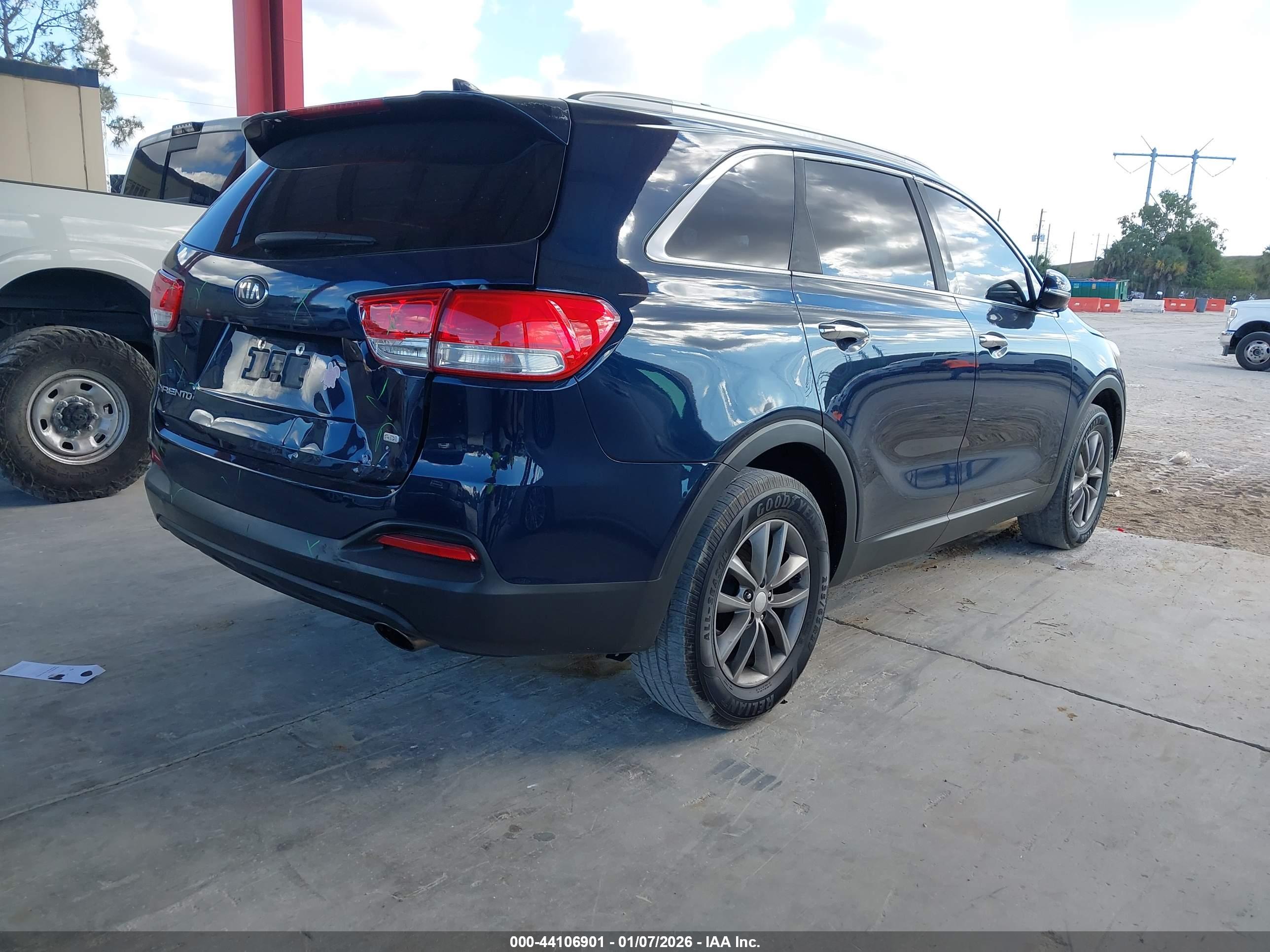 KIA SORENTO image 4