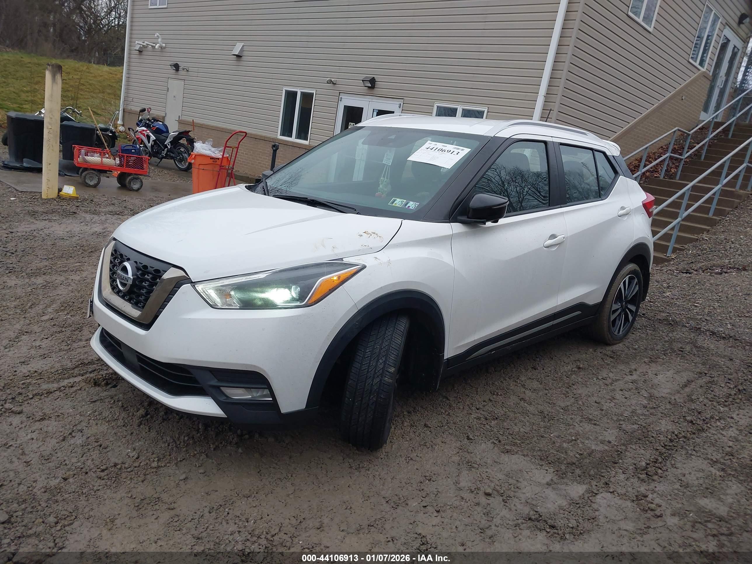 NISSAN KICKS image 2