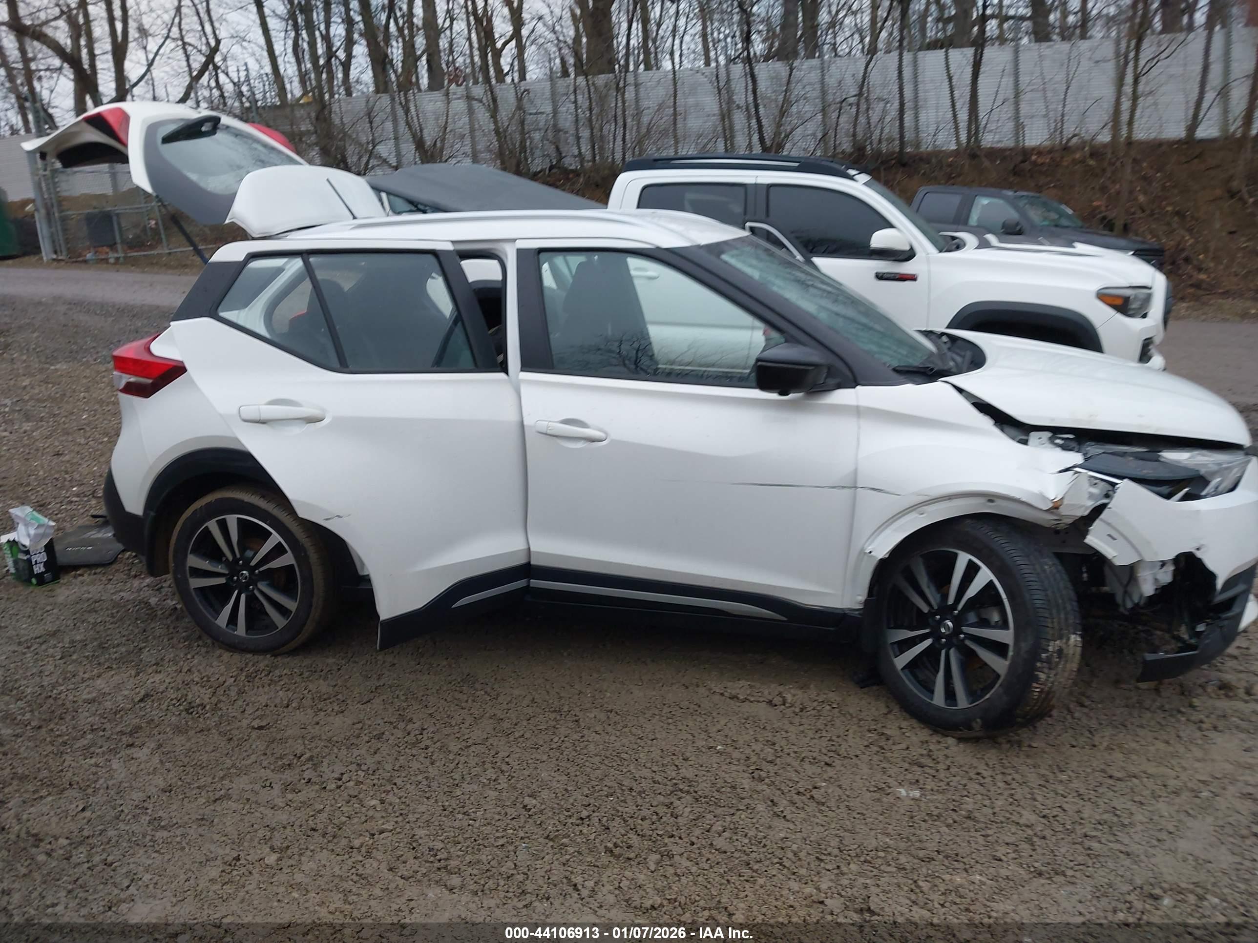 NISSAN KICKS image 6