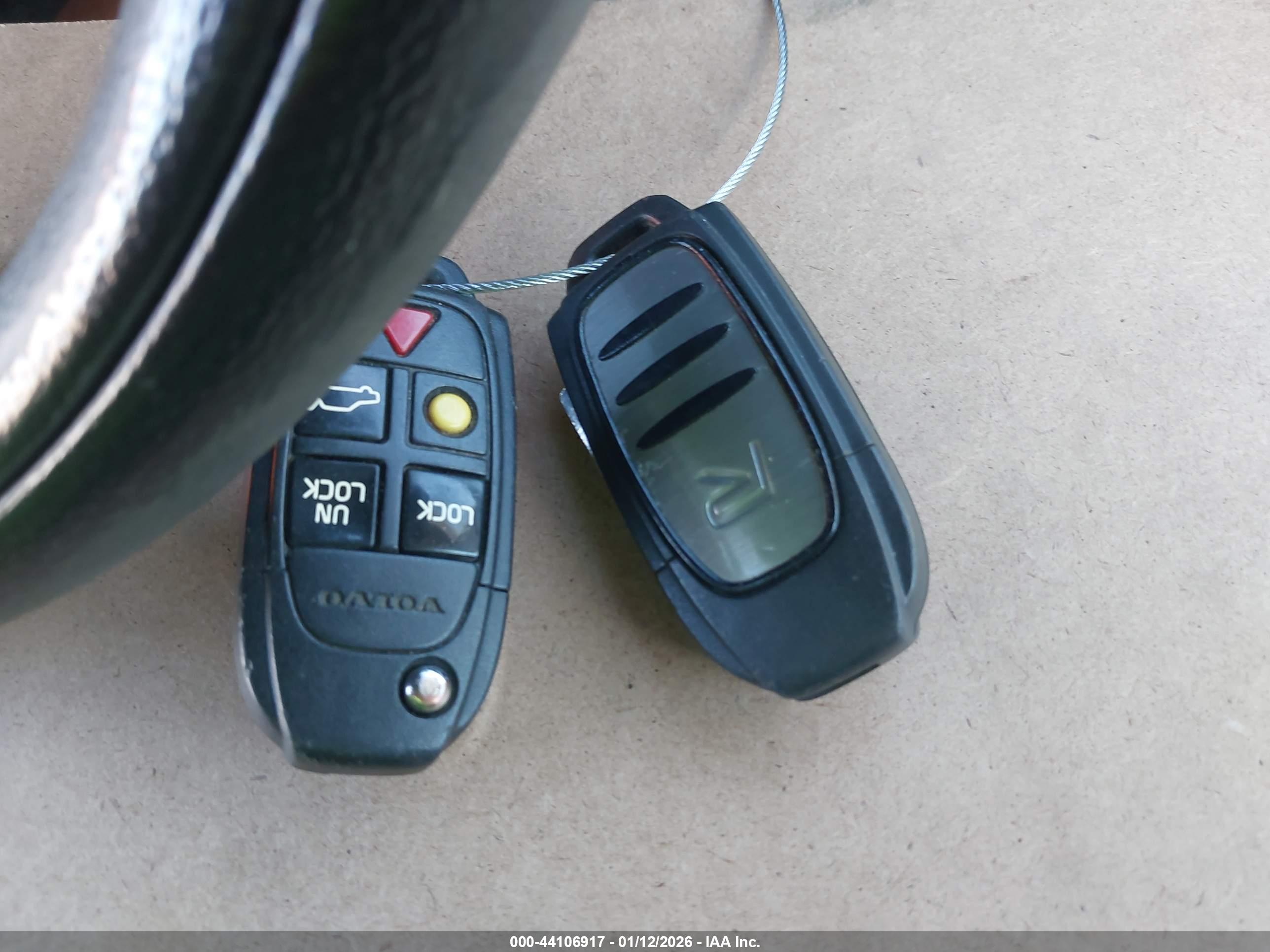 VOLVO S60 image 11