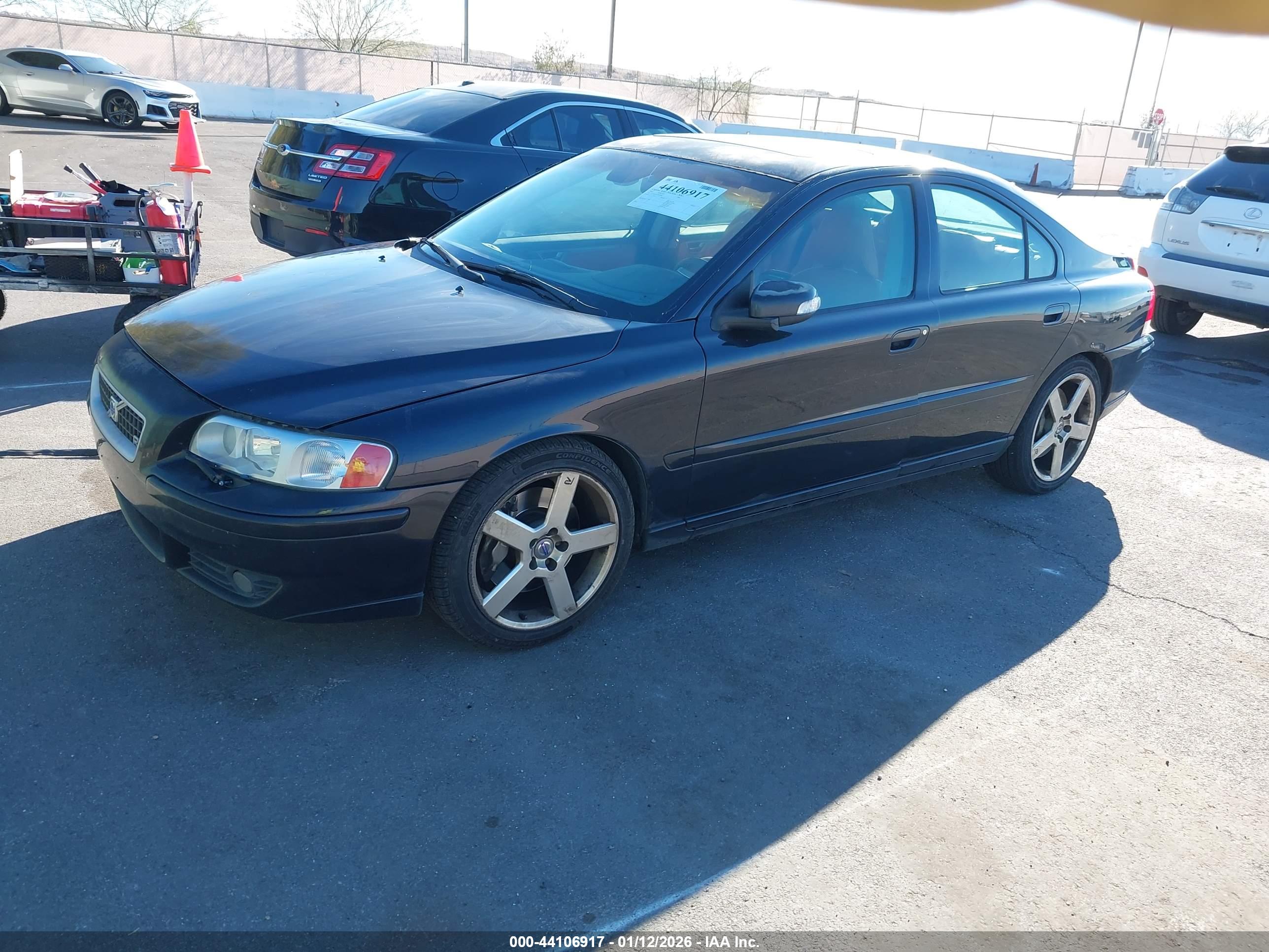 VOLVO S60 image 2