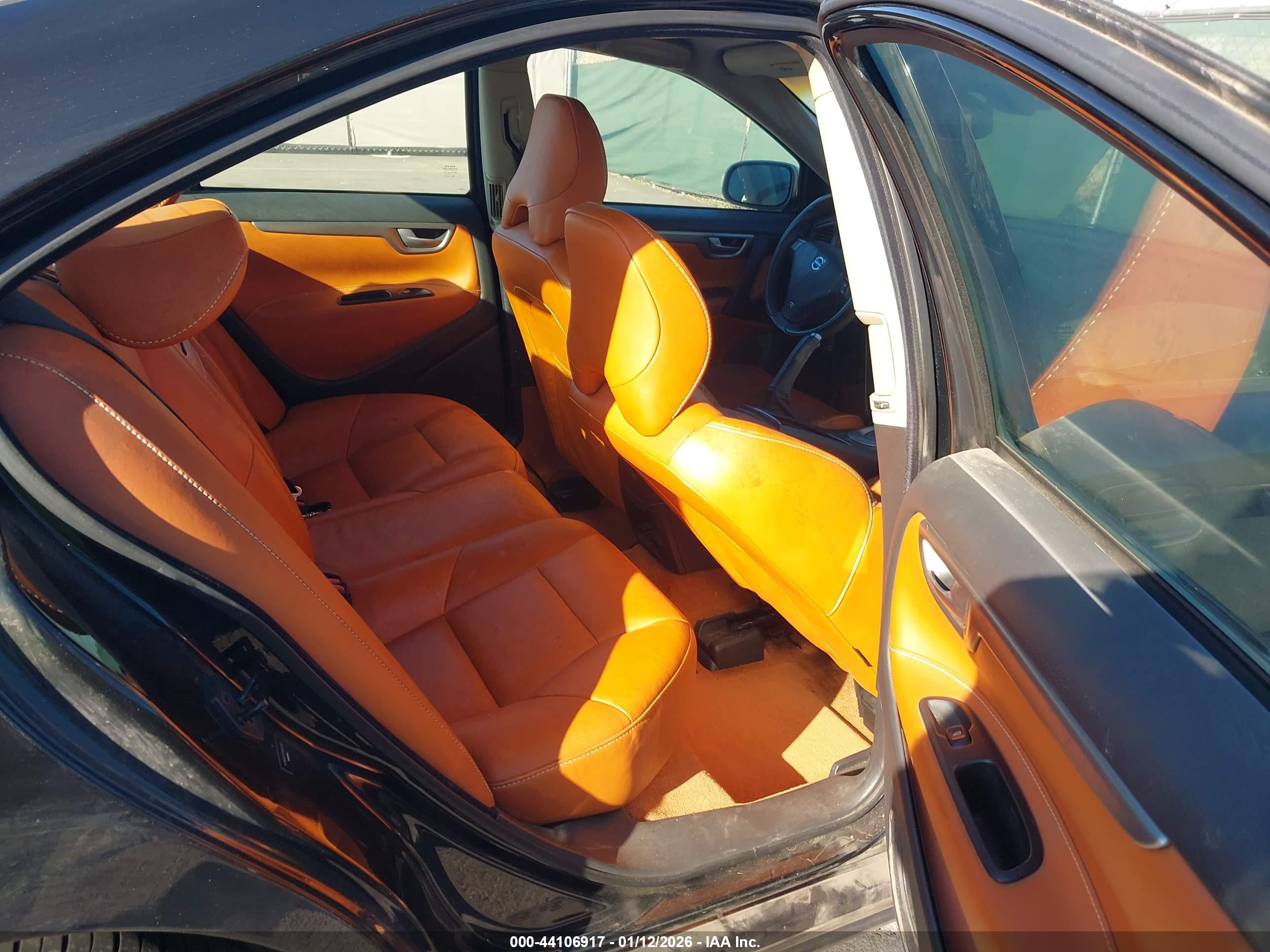 VOLVO S60 image 8